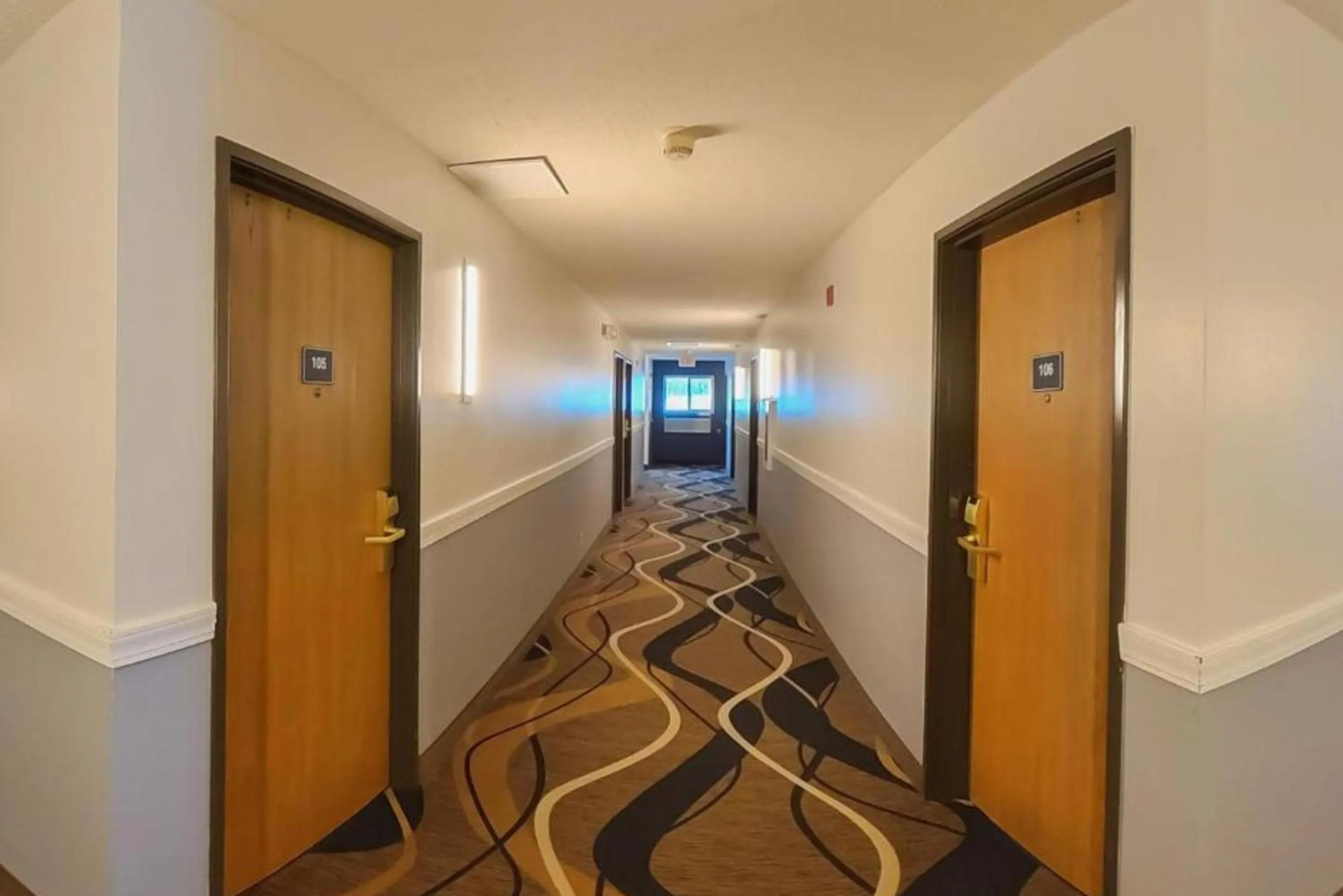 Lobby or reception in Coratel Inn & Suites by Jasper Hastings