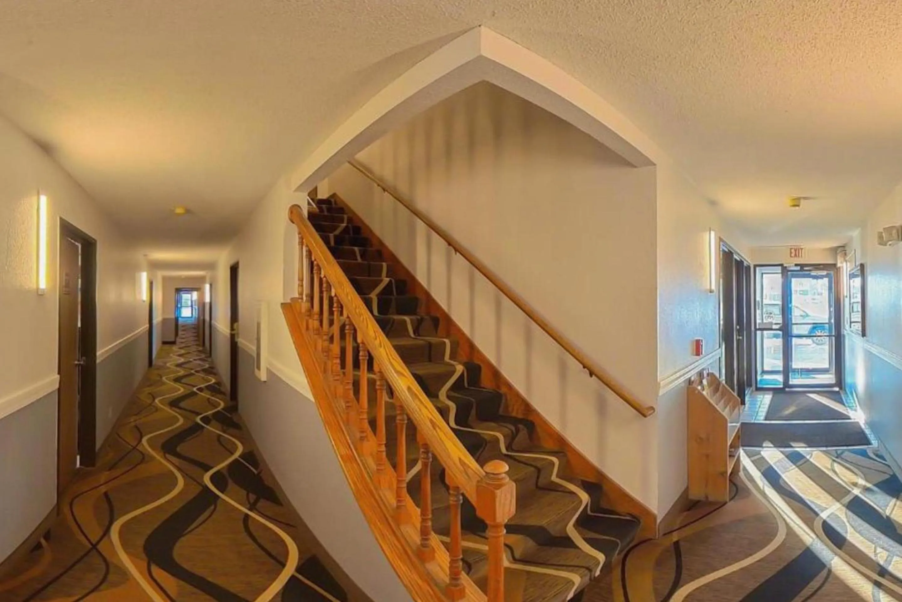 Lobby or reception in Coratel Inn & Suites by Jasper Hastings