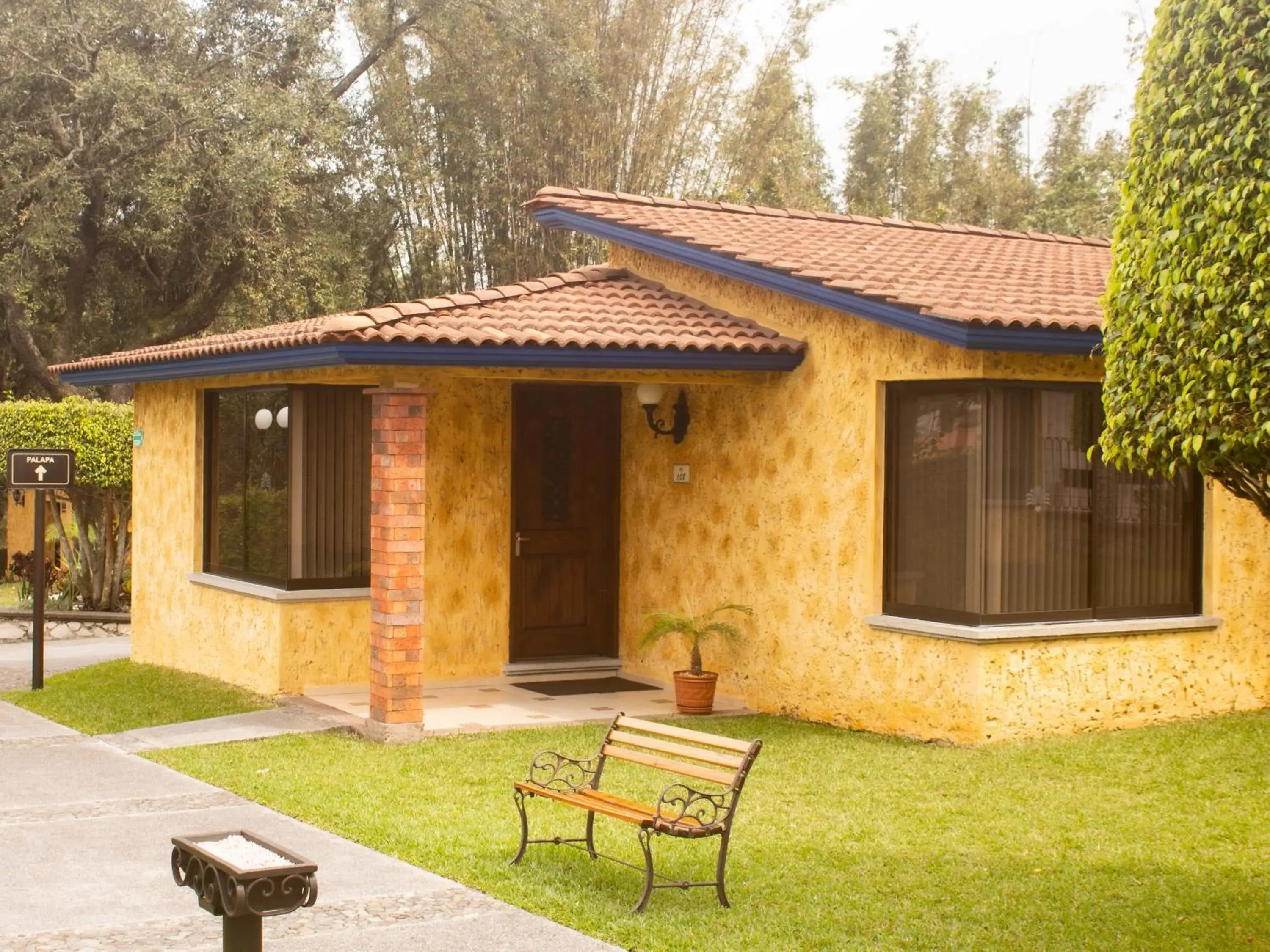 Garden view in Villas Layfer, Córdoba, Veracruz, Mexico Garden view in Villas Layfer, Córdoba, Veracruz, Mexico