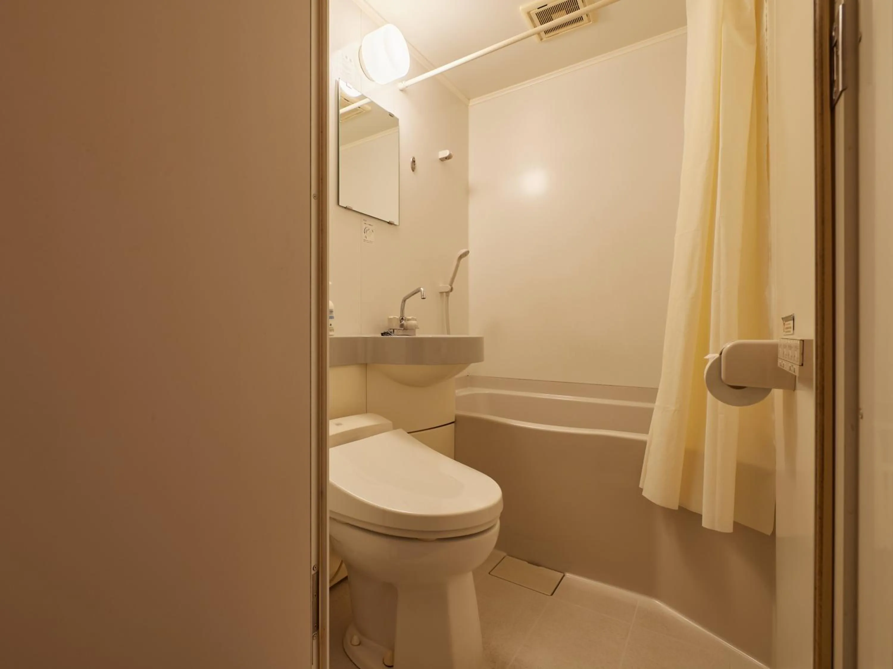 Bathroom in Wind City Hotel