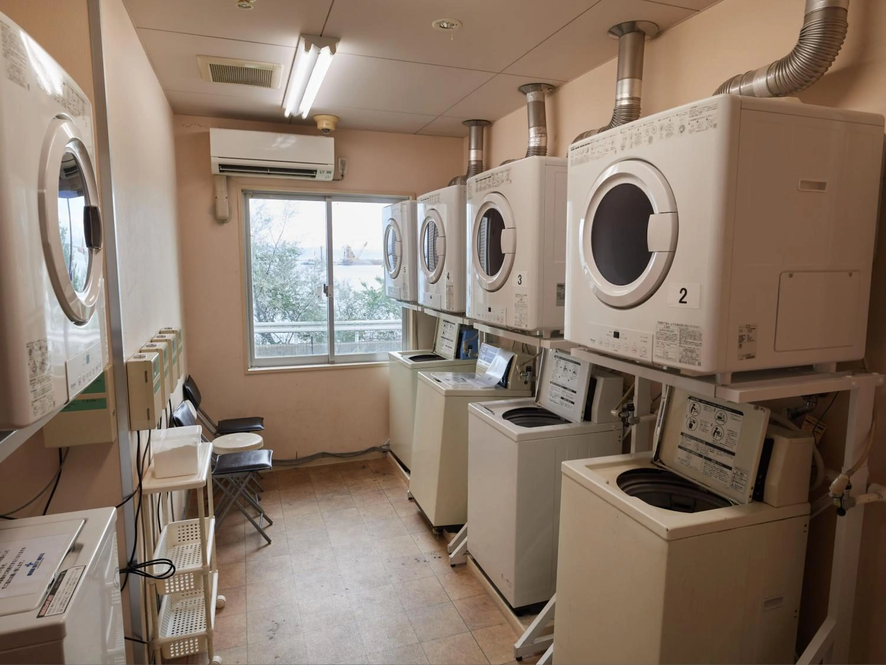 washing machine in Wind City Hotel