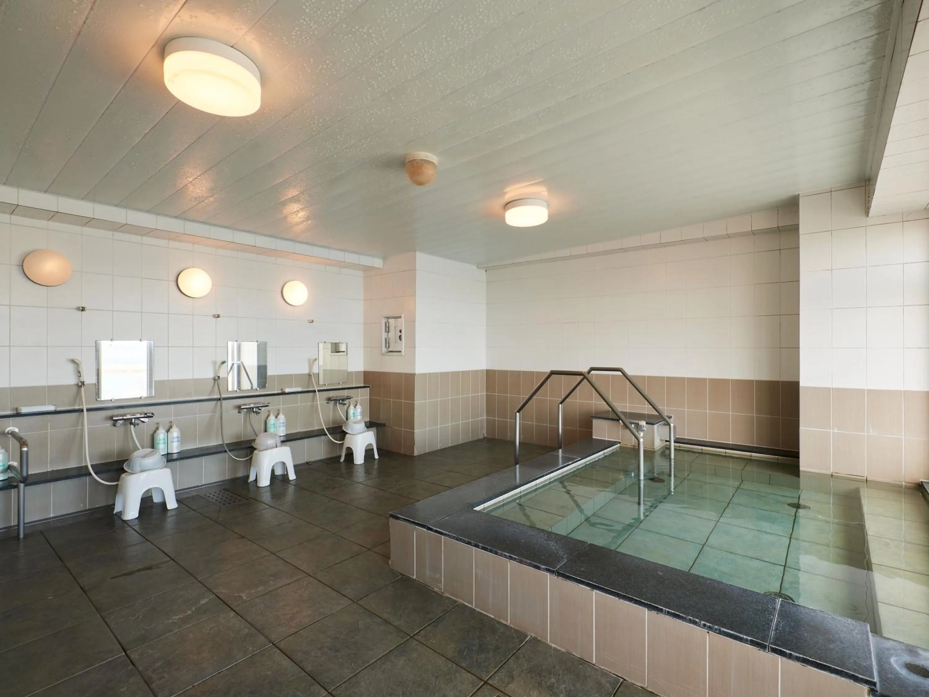 Public Bath in Wind City Hotel