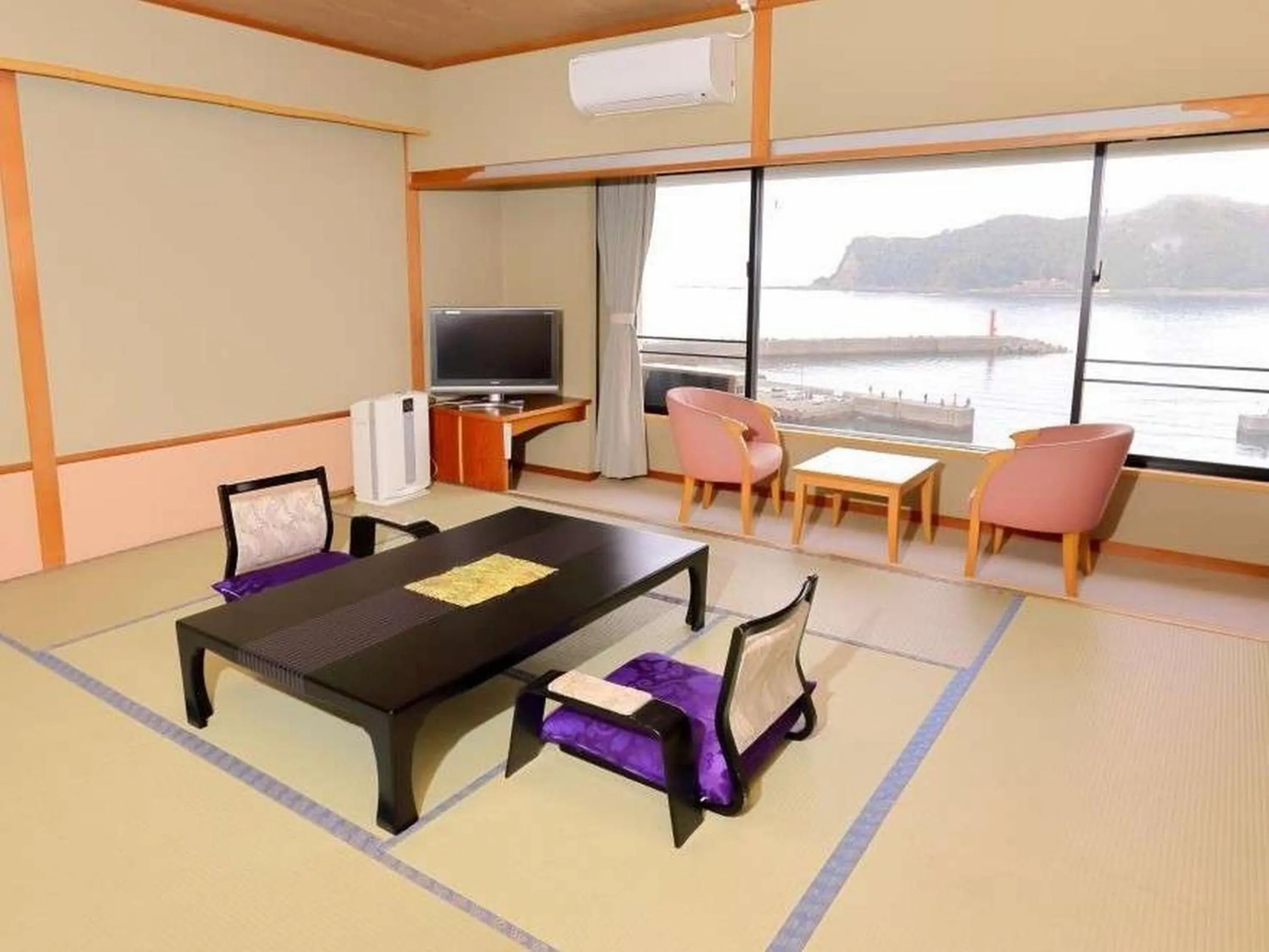 Photo of the whole room in Kichimu