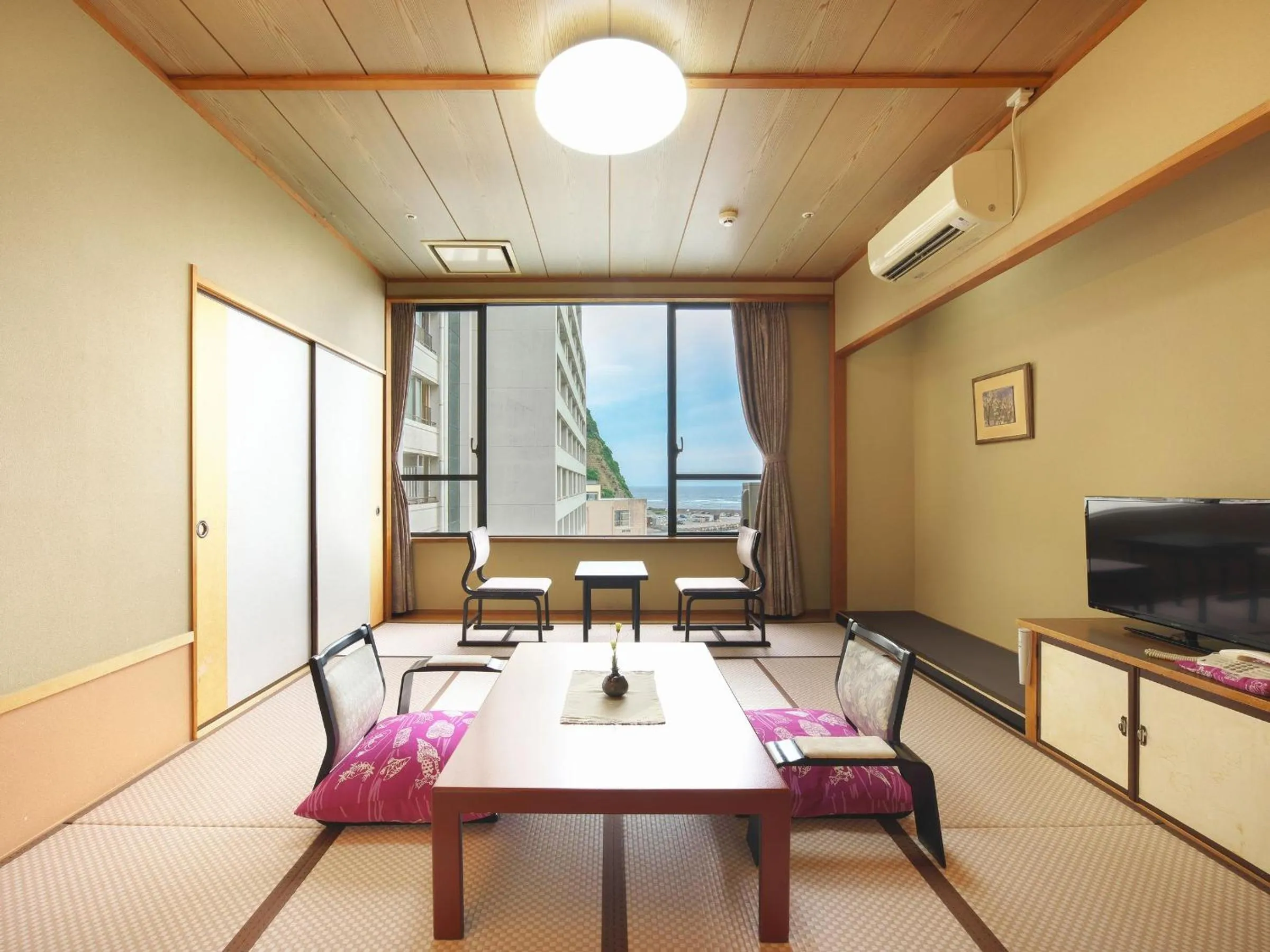 Photo of the whole room in Kichimu