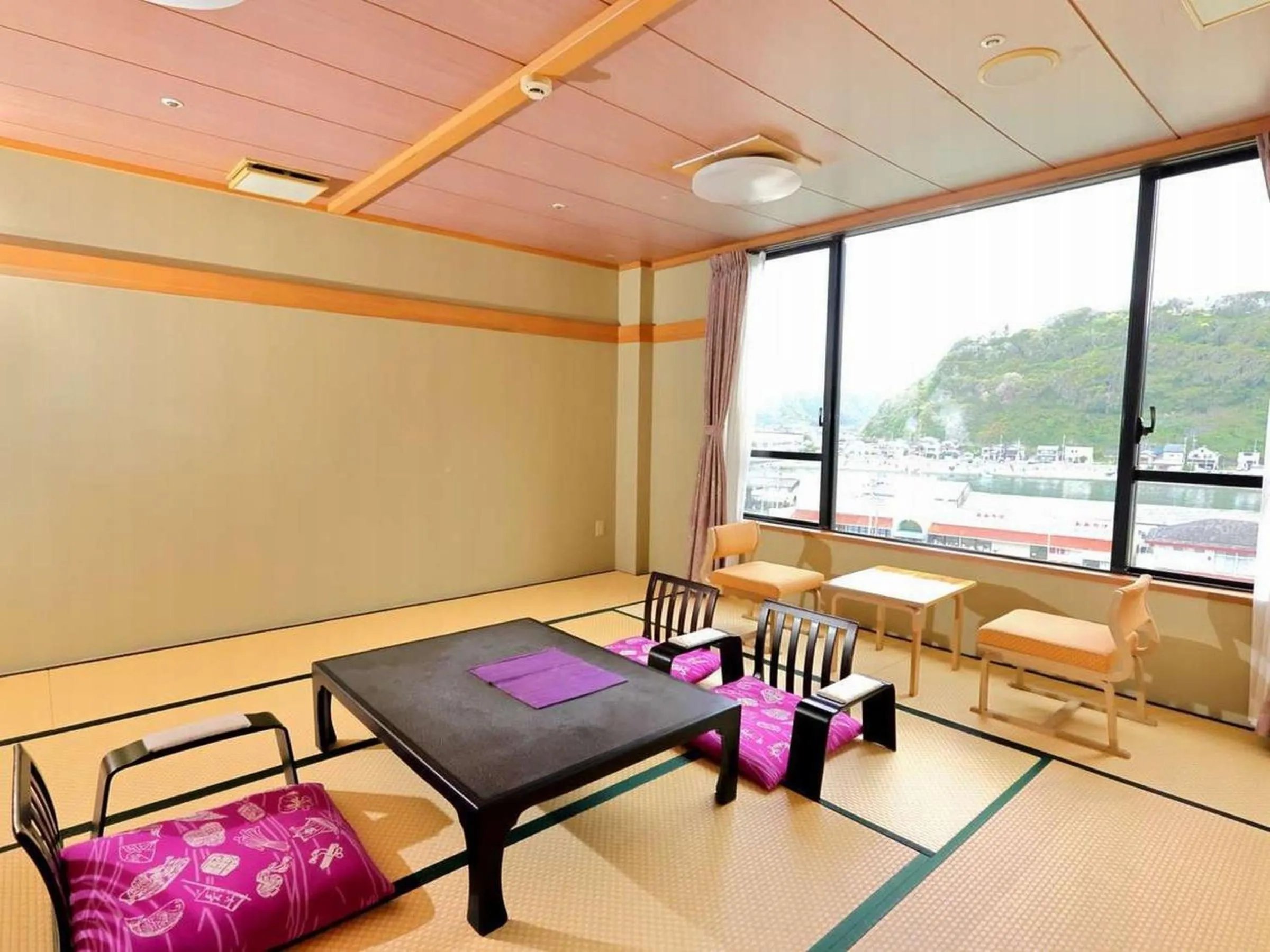 Photo of the whole room in Kichimu