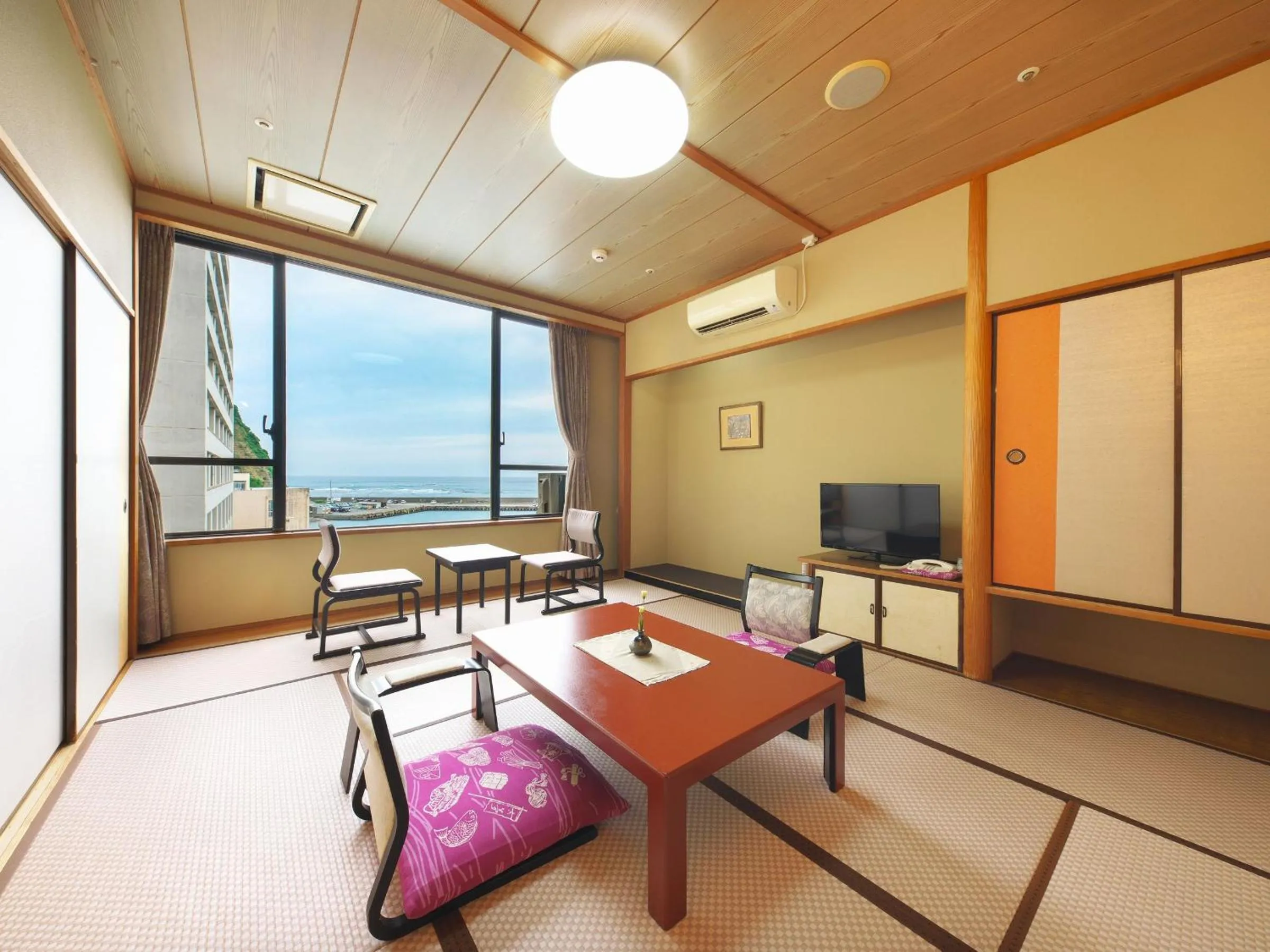 Photo of the whole room in Kichimu