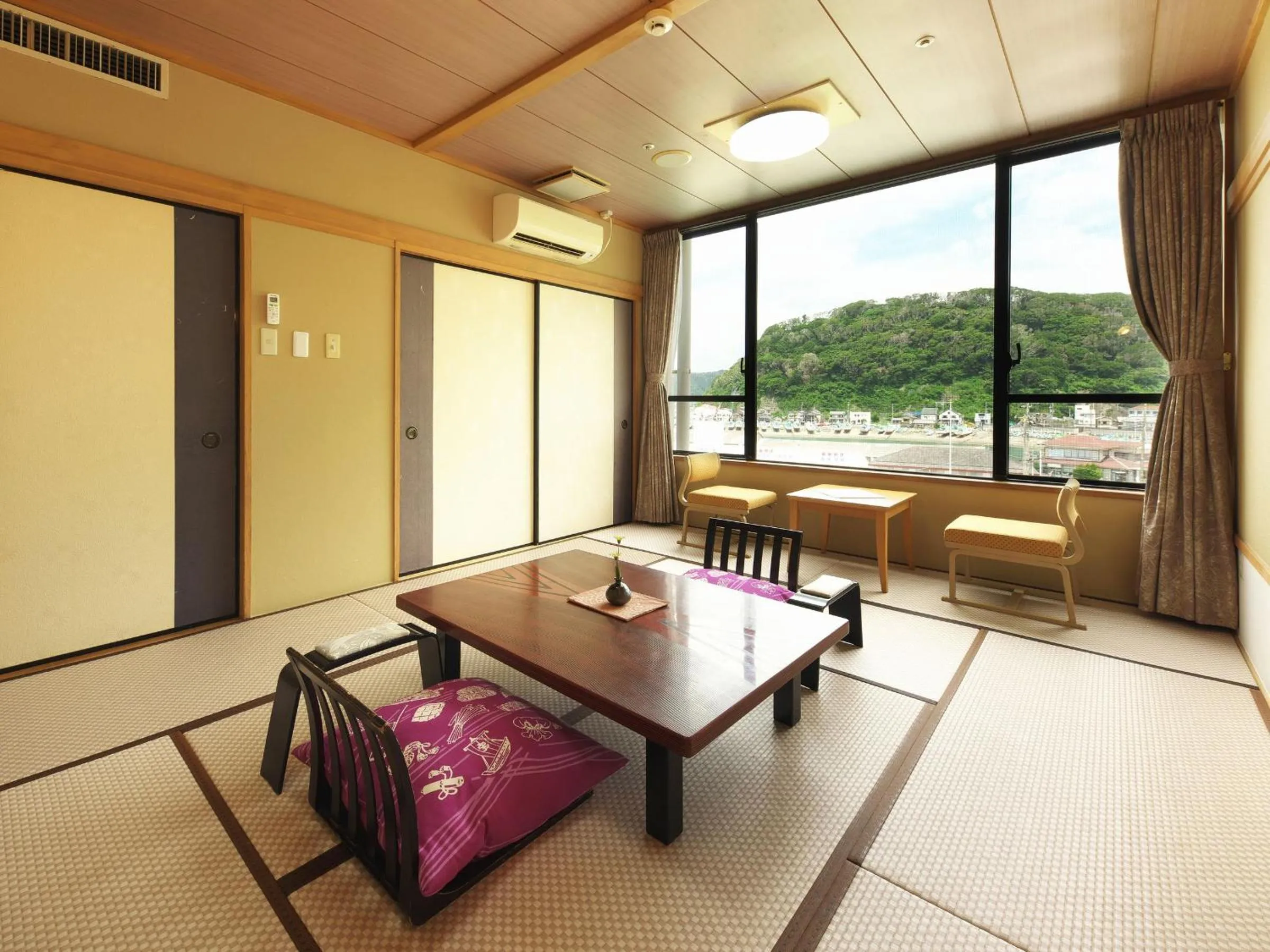 Photo of the whole room in Kichimu