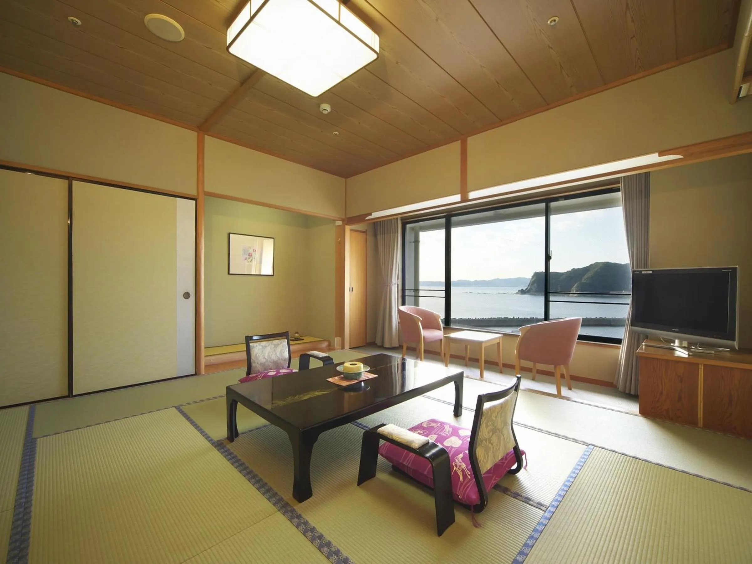 Photo of the whole room in Kichimu