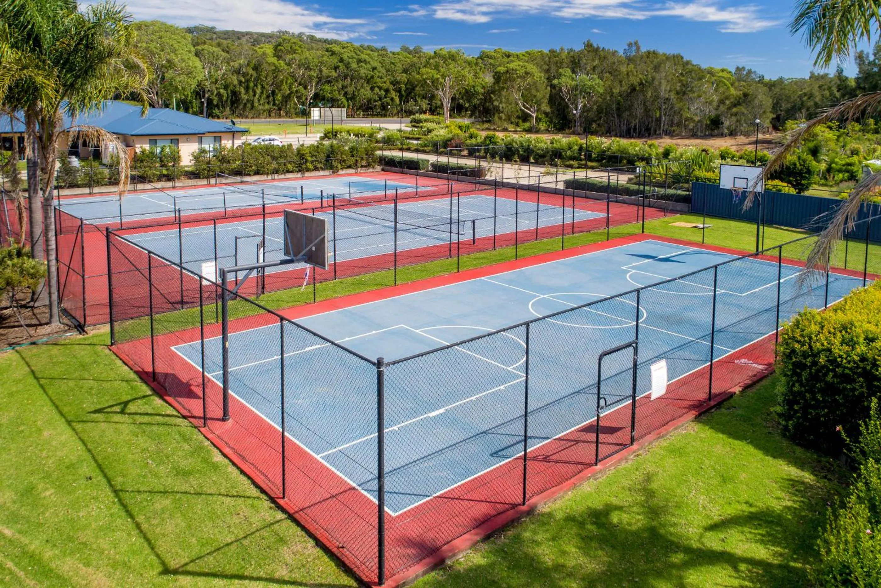 Tennis court in BIG4 Tasman Holiday Parks - Racecourse Beach