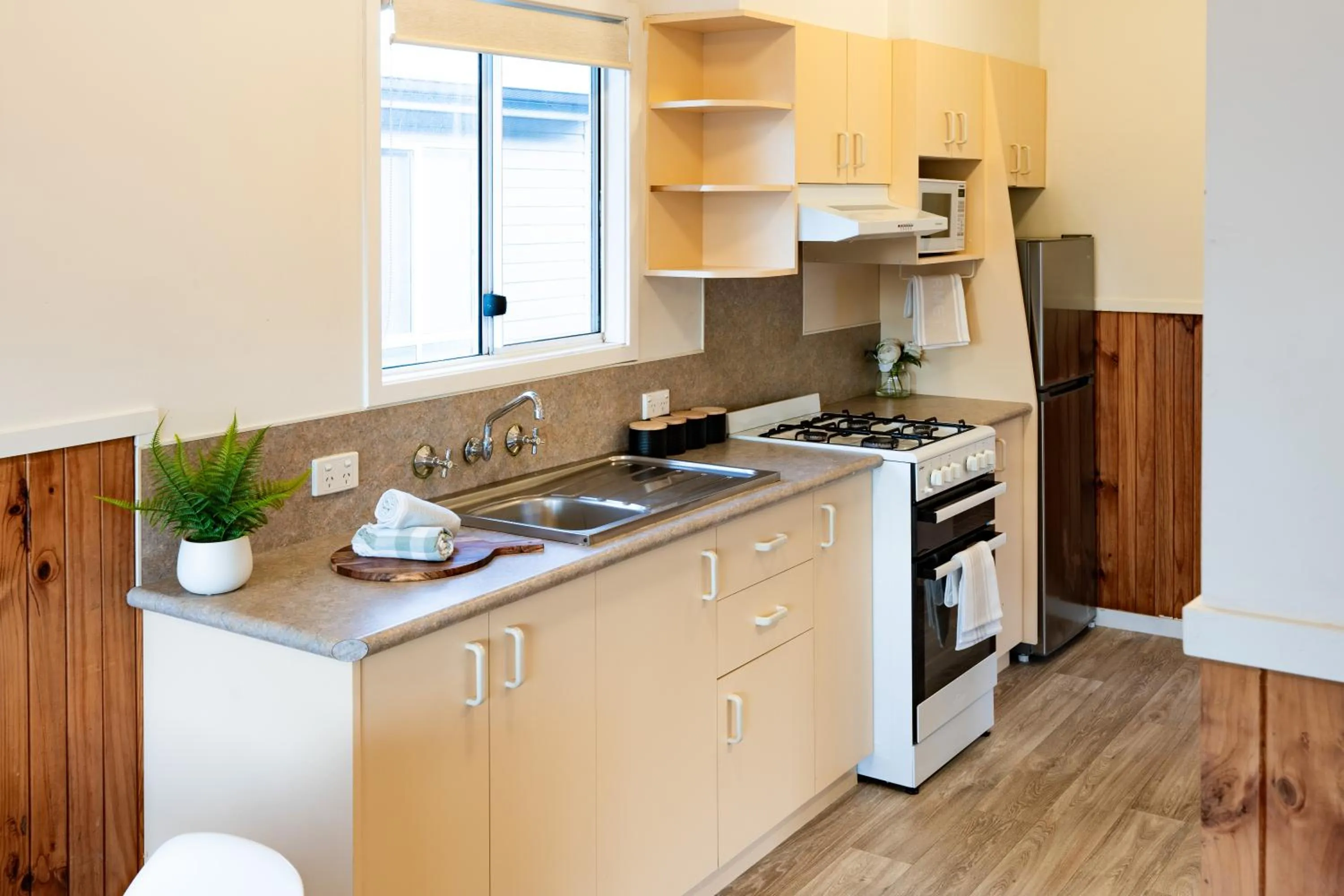 Kitchen or kitchenette in BIG4 Tasman Holiday Parks - Racecourse Beach