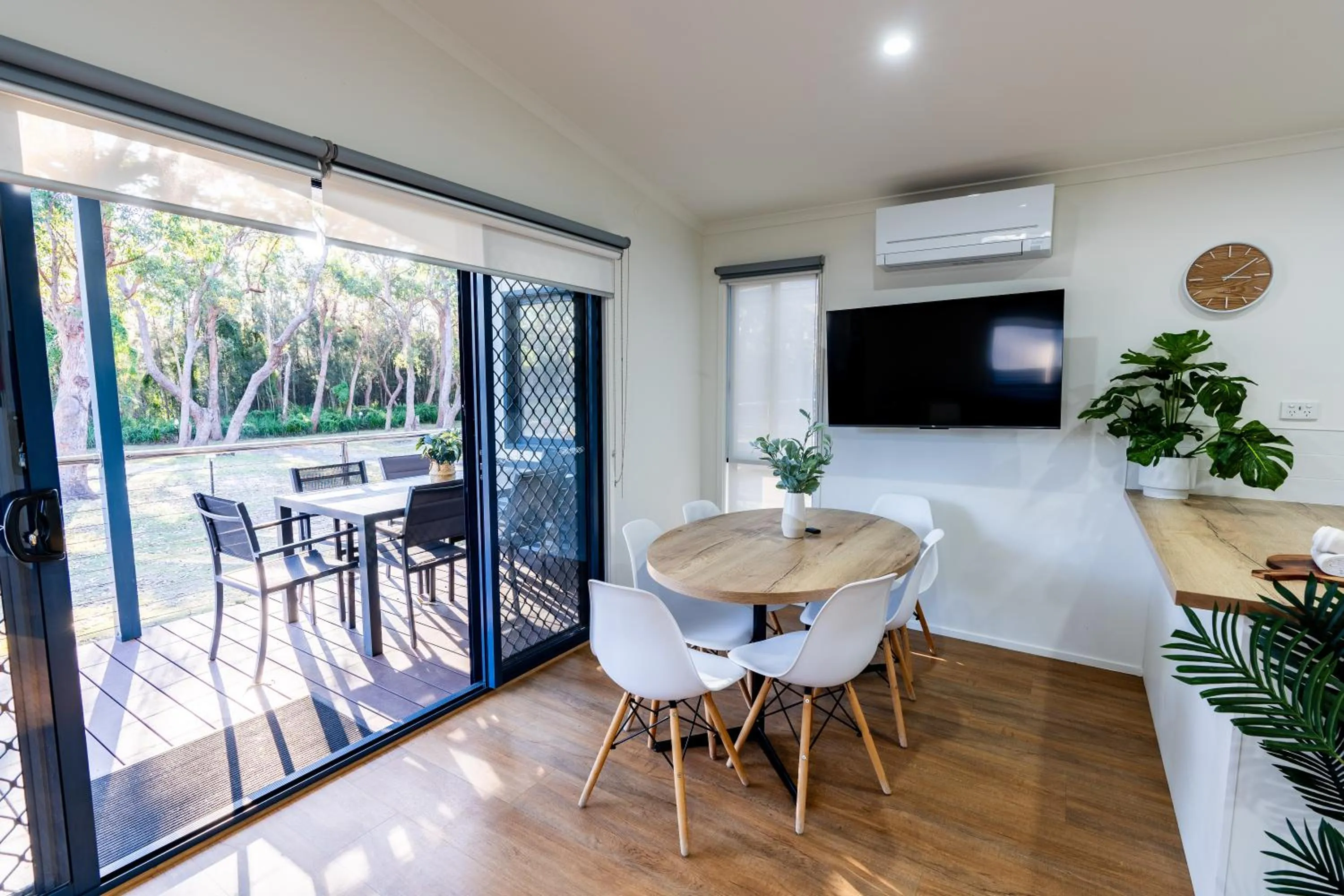 Dining area in BIG4 Tasman Holiday Parks - Racecourse Beach