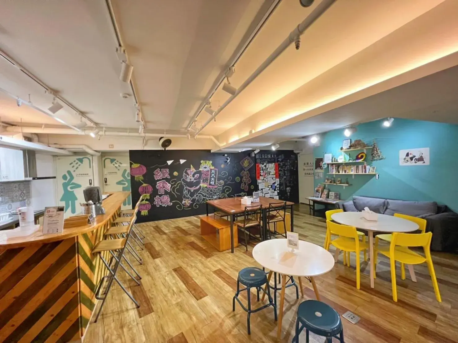 Lounge or bar in Paper Plane Hostel Lounge or bar in Paper Plane Hostel