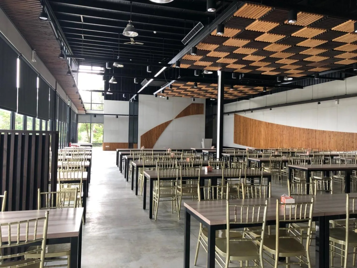 Restaurant/places to eat in The Deer Resort