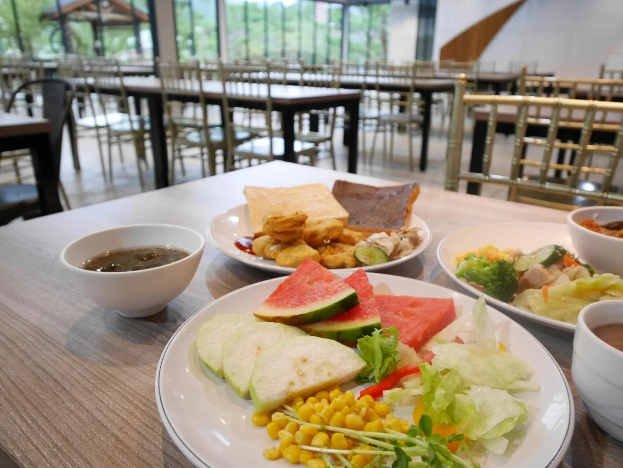 Restaurant/places to eat in The Deer Resort