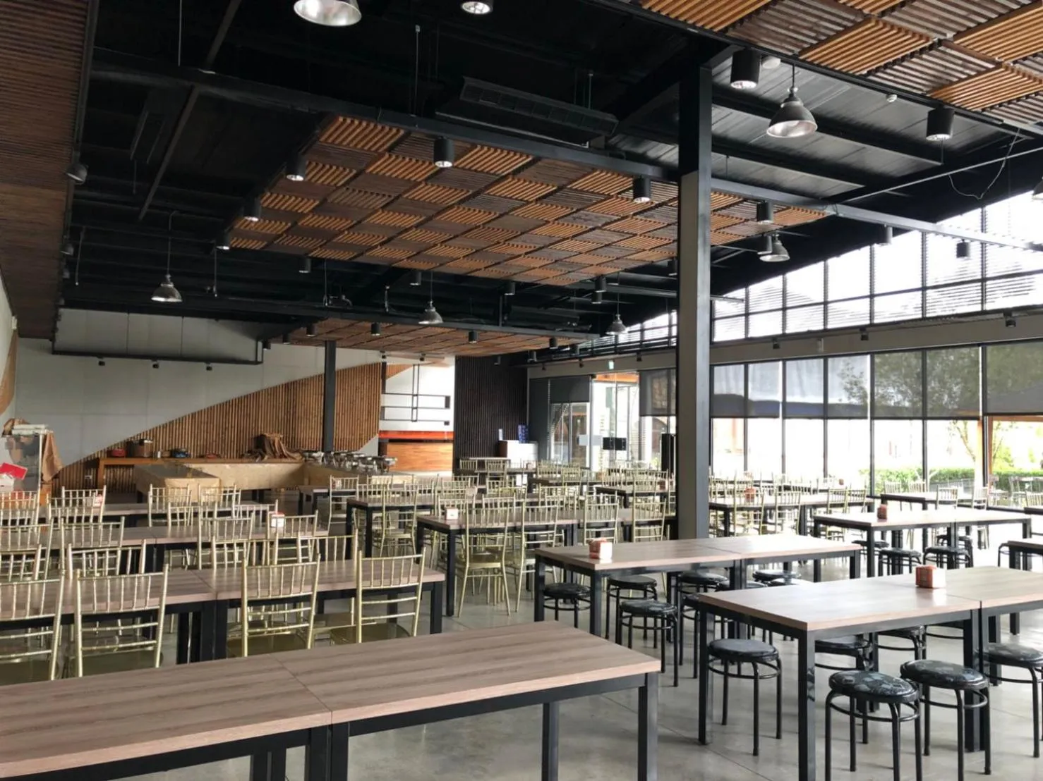 Restaurant/places to eat in The Deer Resort