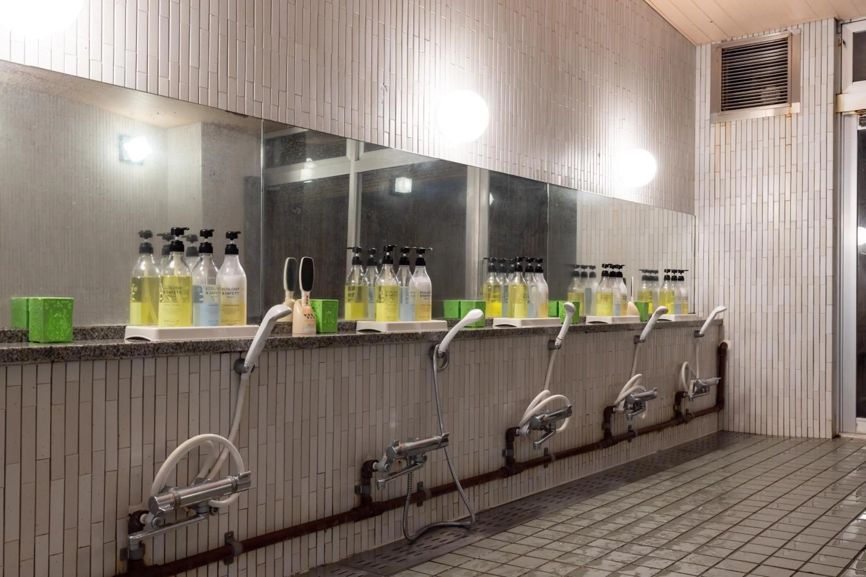 Public Bath in Kiso Mikawaya