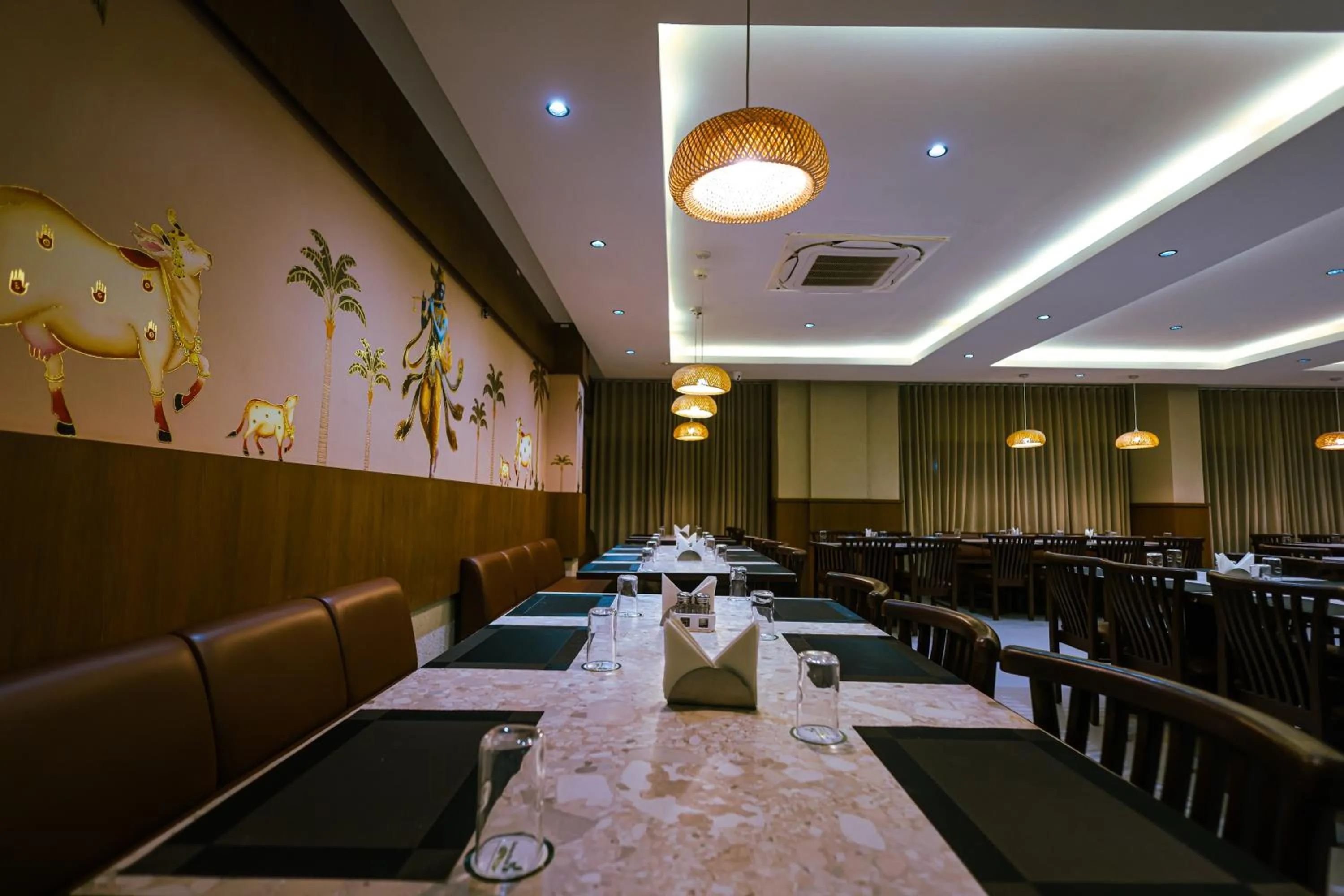Restaurant/places to eat in Goverdhan Greens Resort Dwarka l Hotels In Dwarka