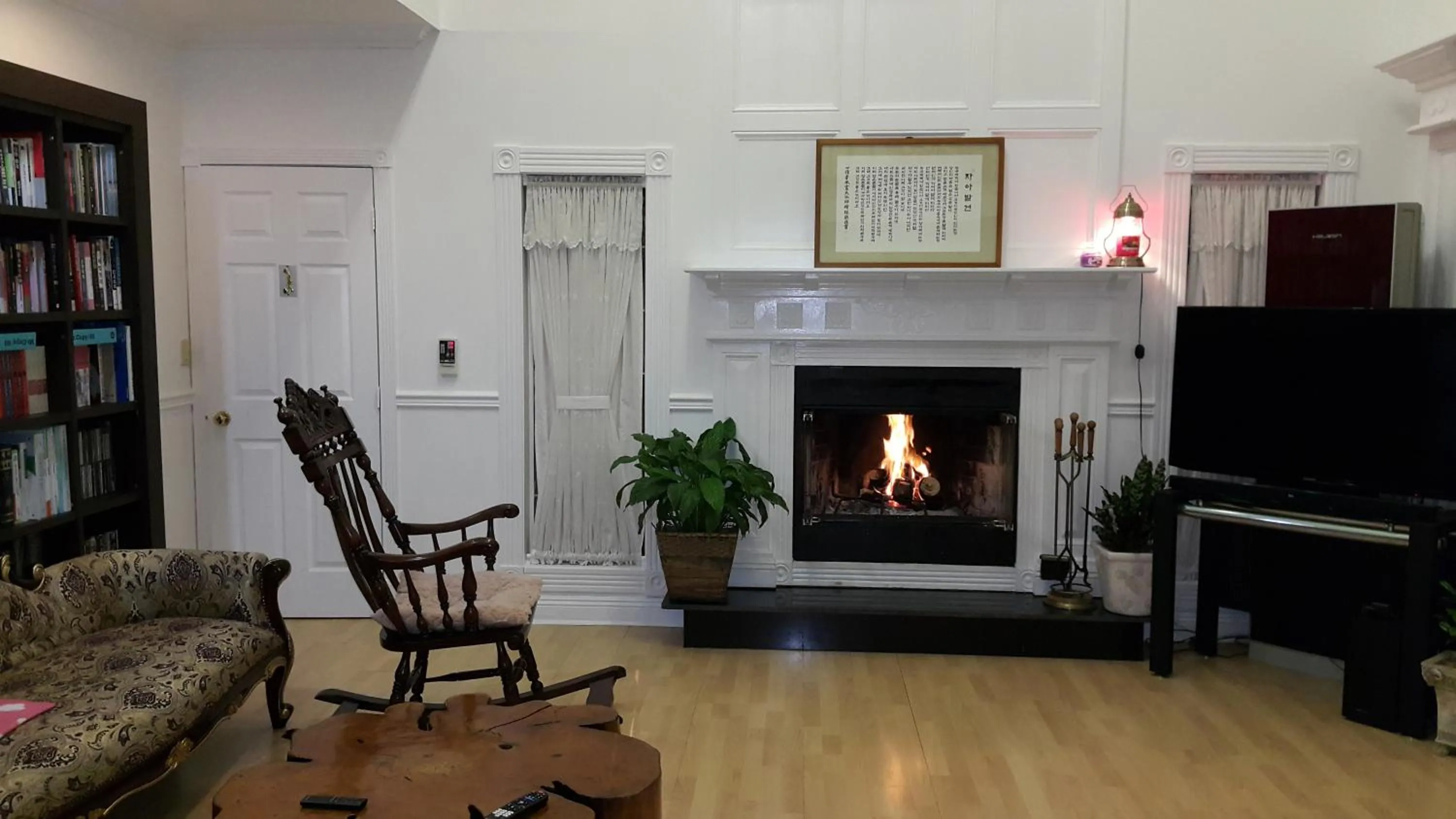 Communal lounge/ TV room in Bella Guesthouse