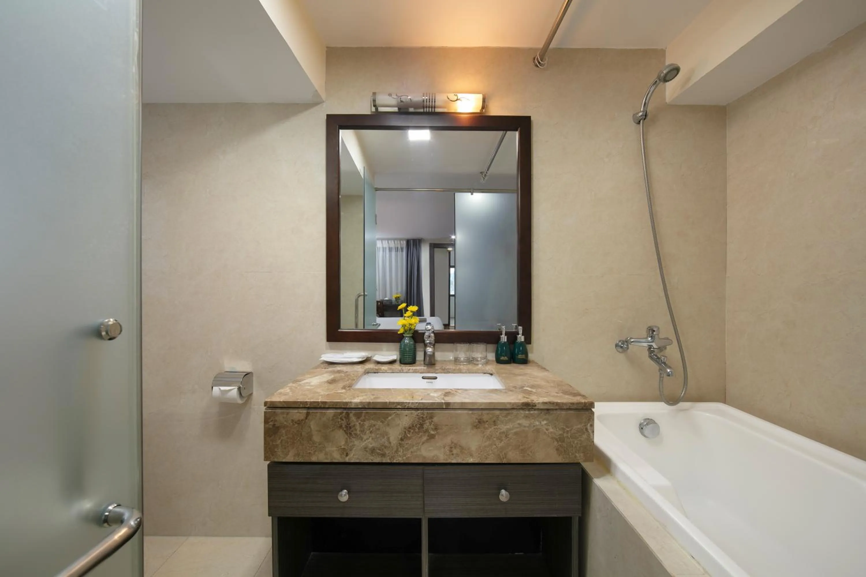 Brilliant Me Tri Hotel & Spa