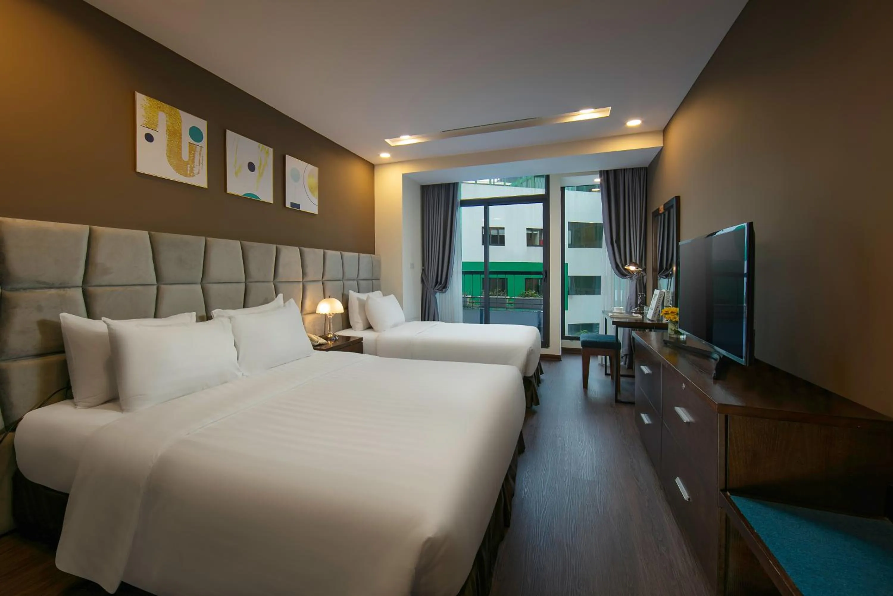 Bed in Brilliant Me Tri Hotel & Spa