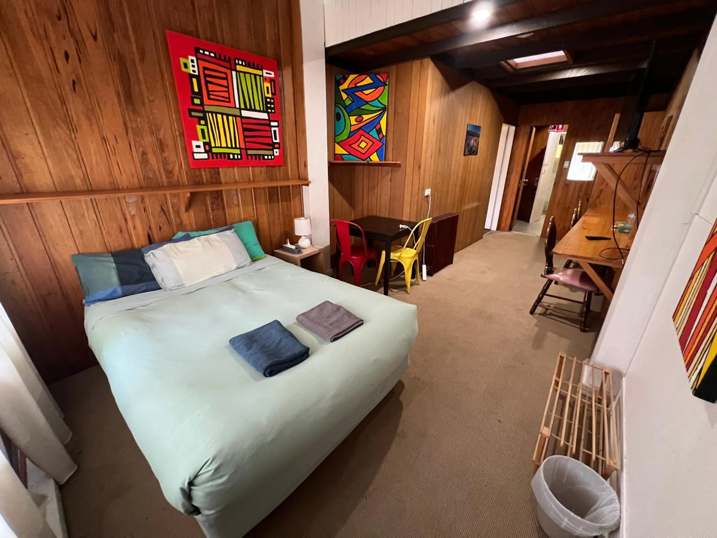 Bed in Bunkhouse Motel Cooma