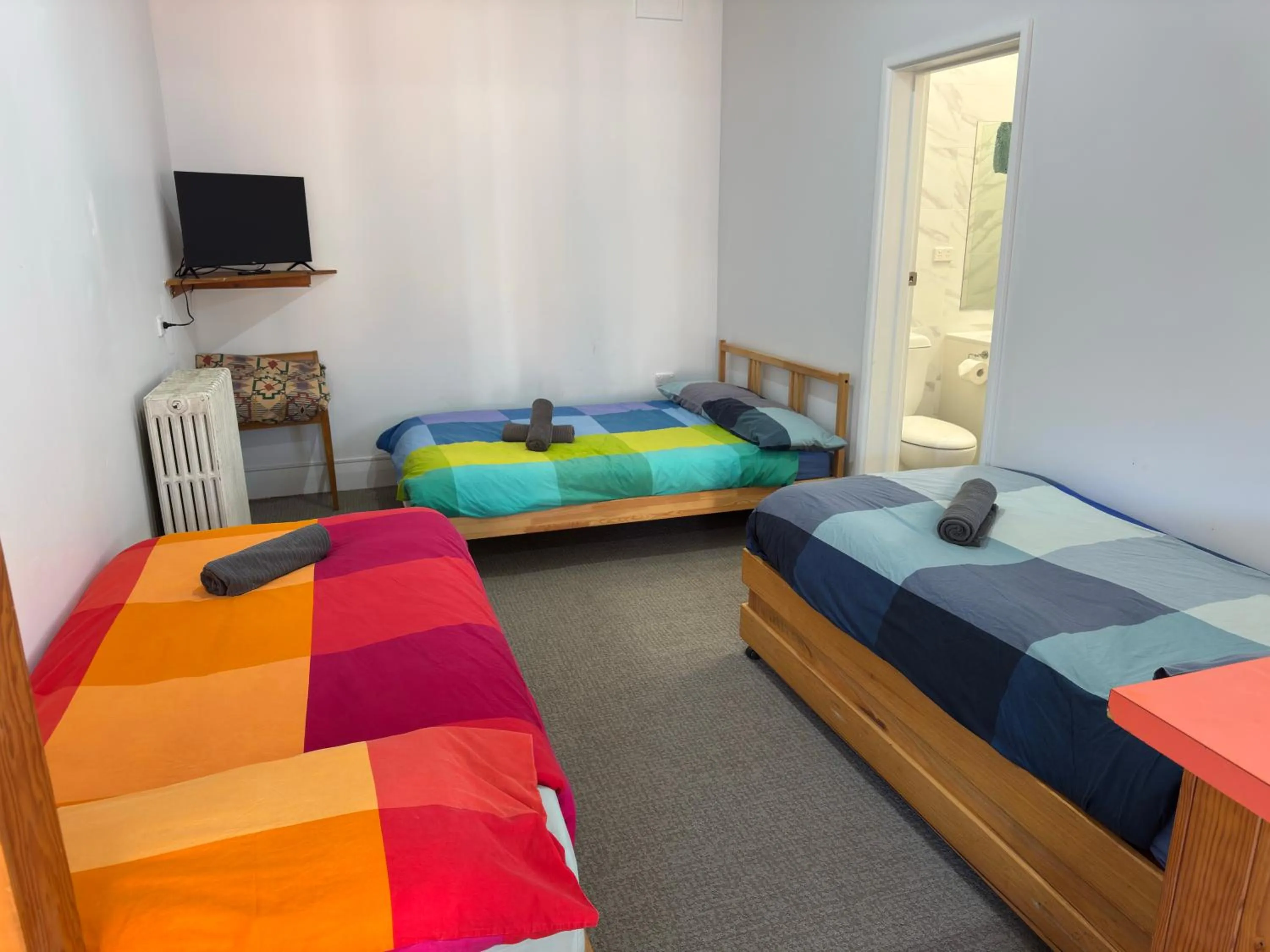 Bed in Bunkhouse Motel Cooma