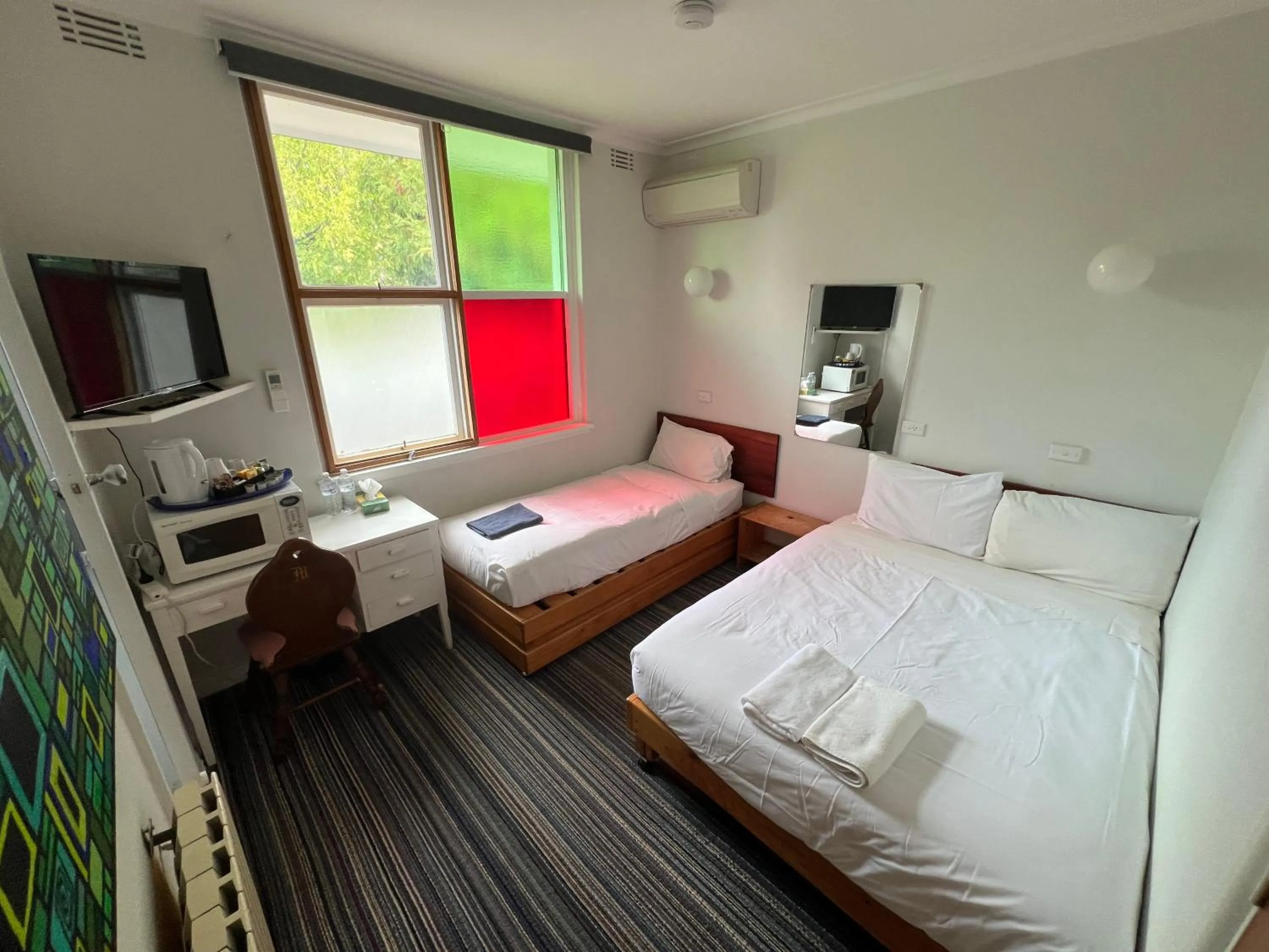 Bed in Bunkhouse Motel Cooma