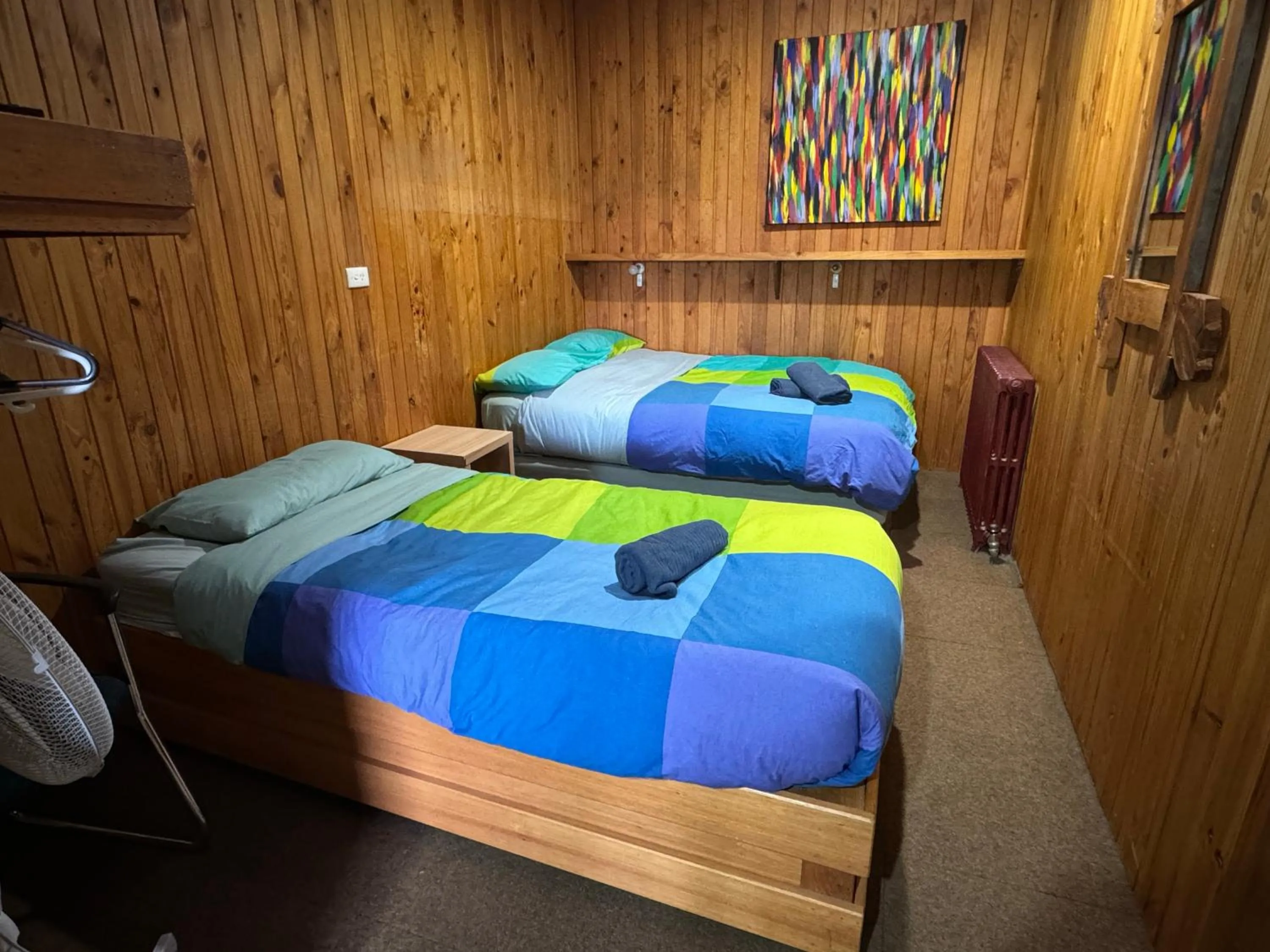 Bed in Bunkhouse Motel Cooma