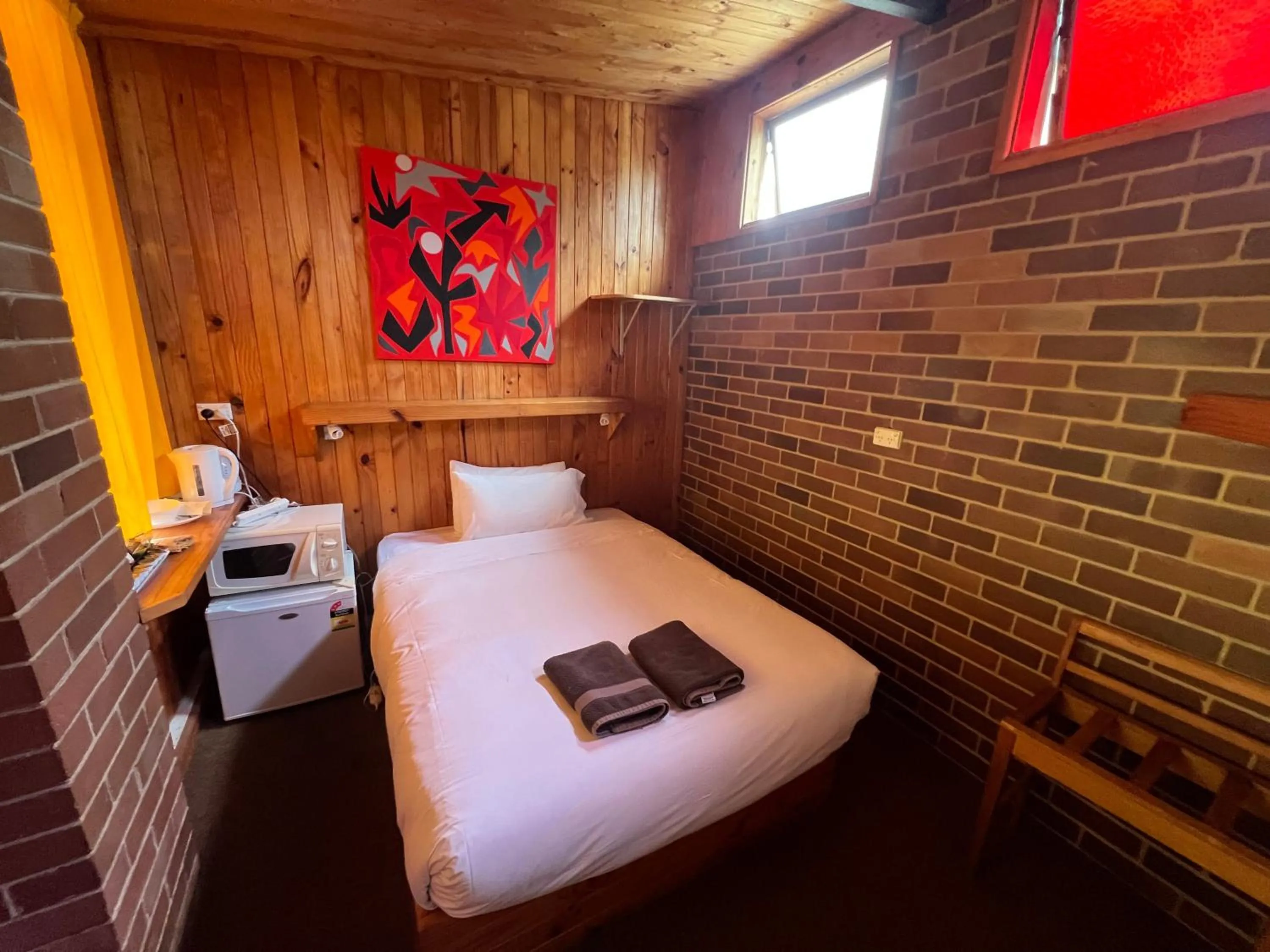 Bed in Bunkhouse Motel Cooma