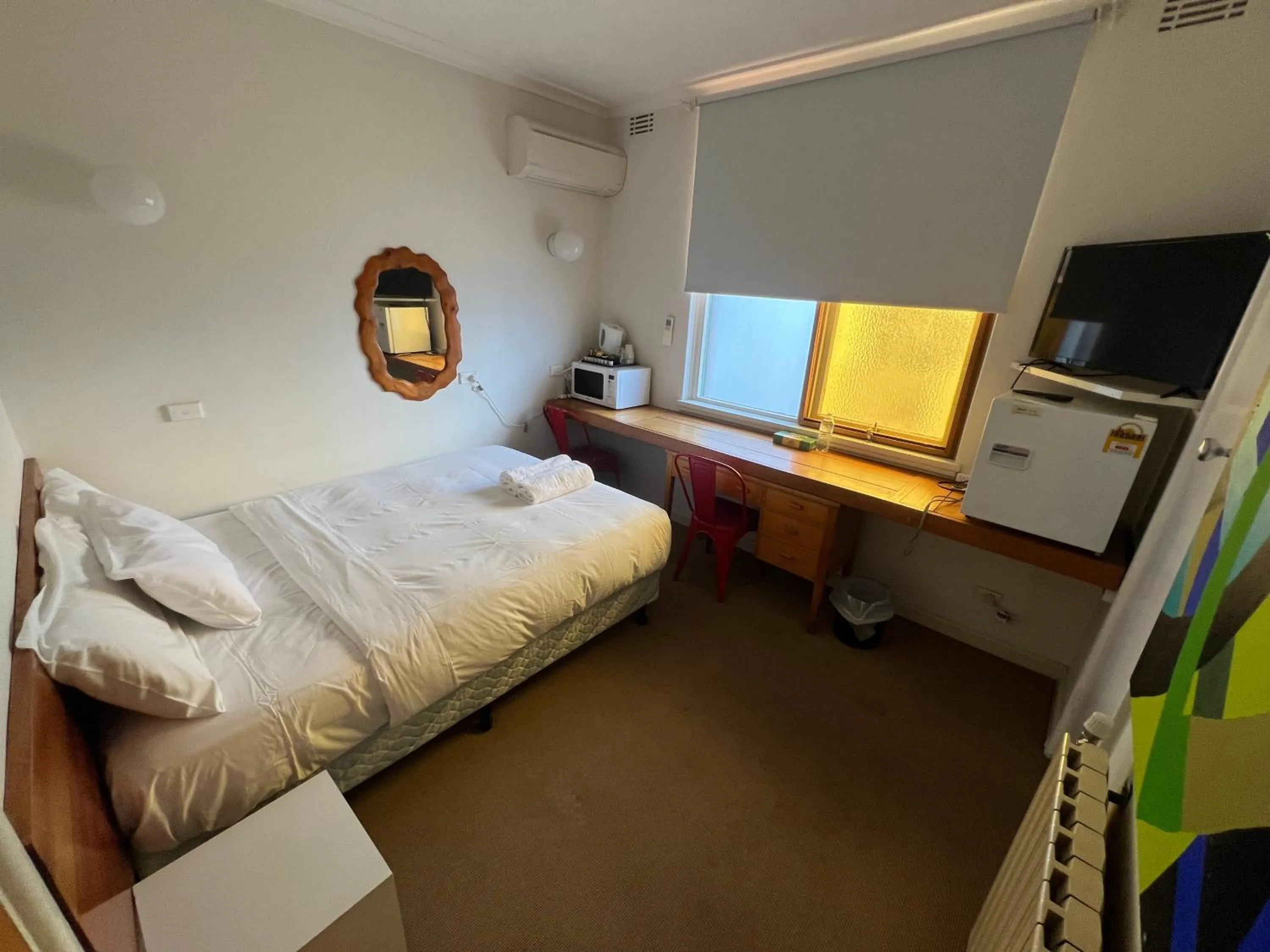 Bed in Bunkhouse Motel Cooma