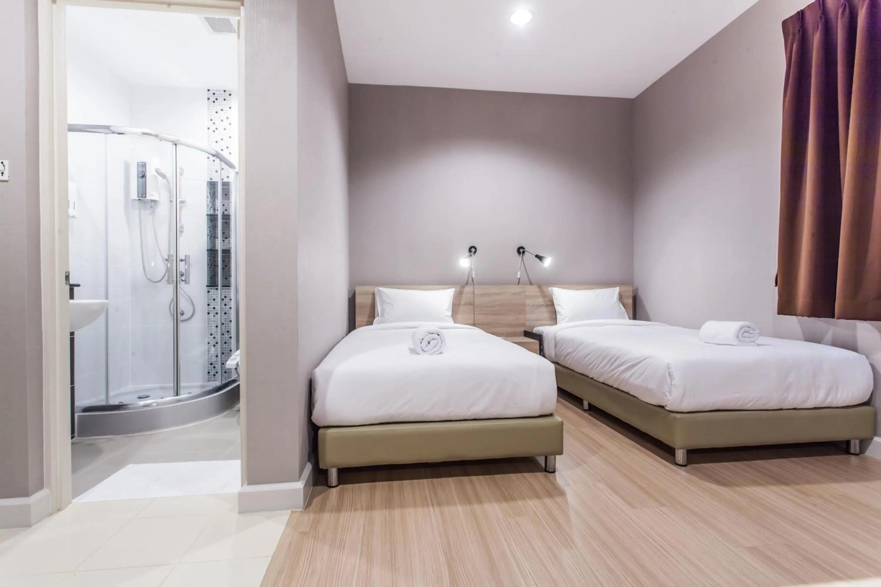 Photo of the whole room, Bed in Morino Hotel Si Racha