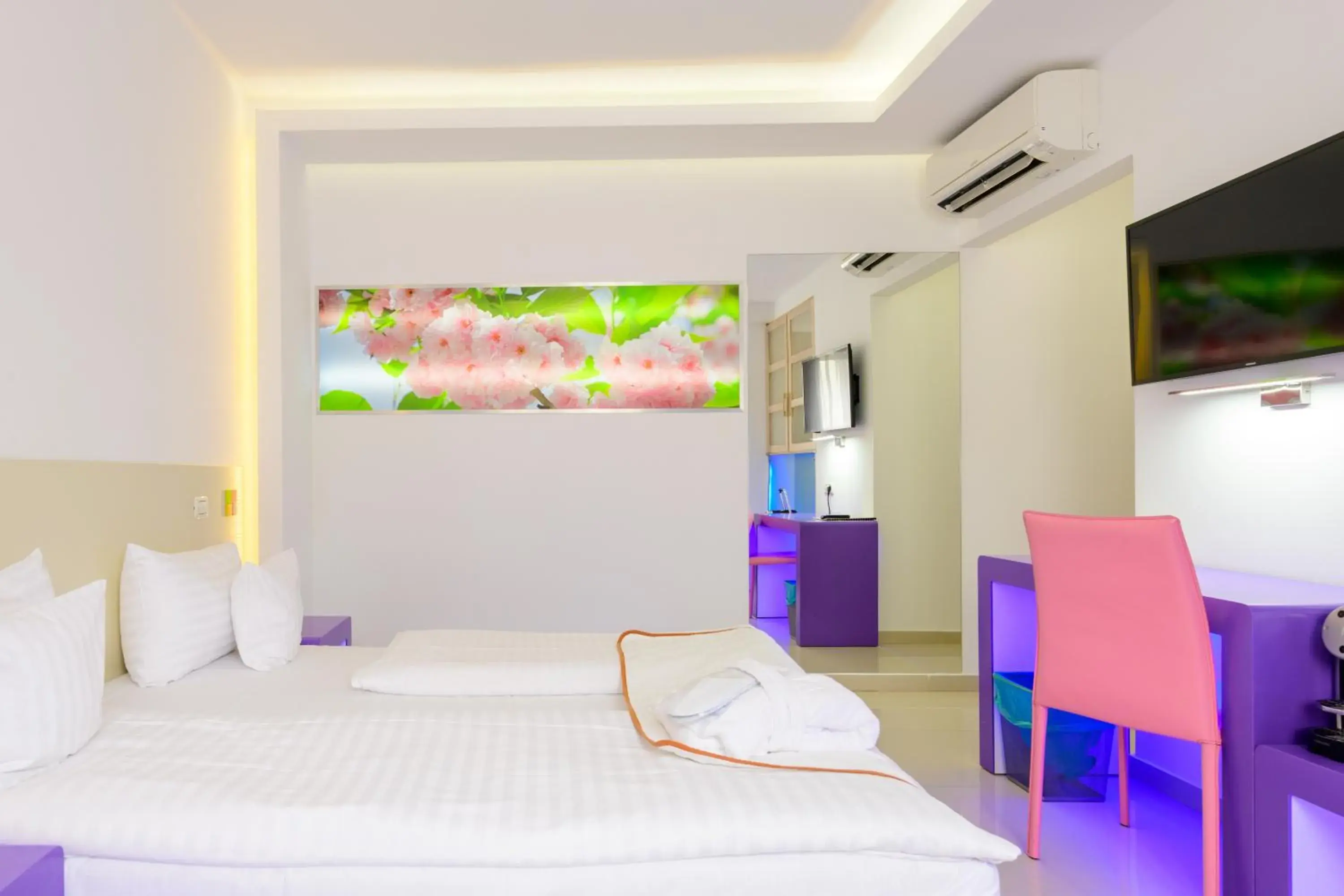 Photo of the whole room, Bed in Hotel Christina Plus Photo of the whole room, Bed in Hotel Christina Plus