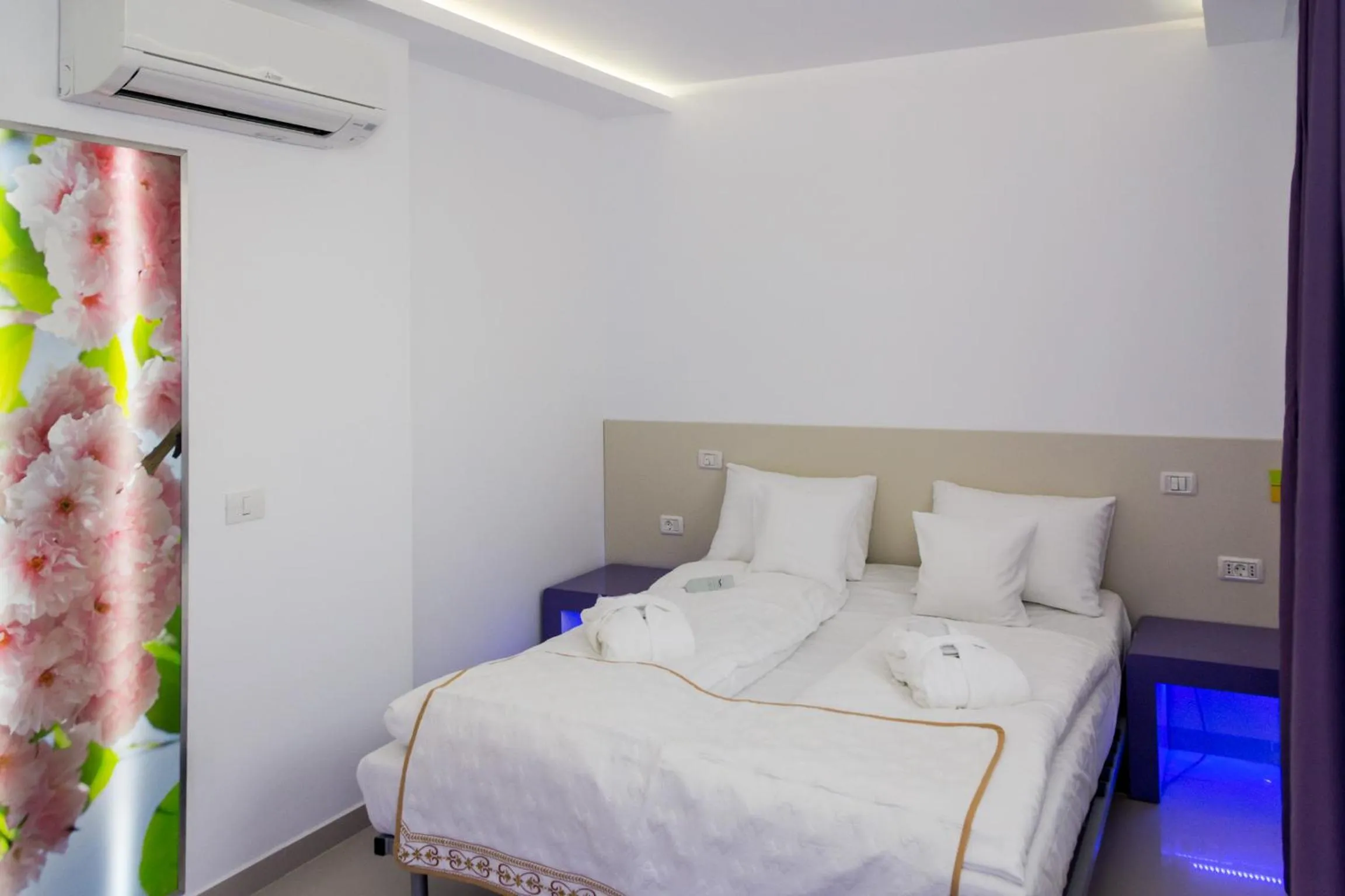 Bedroom, Bed in Hotel Christina Plus