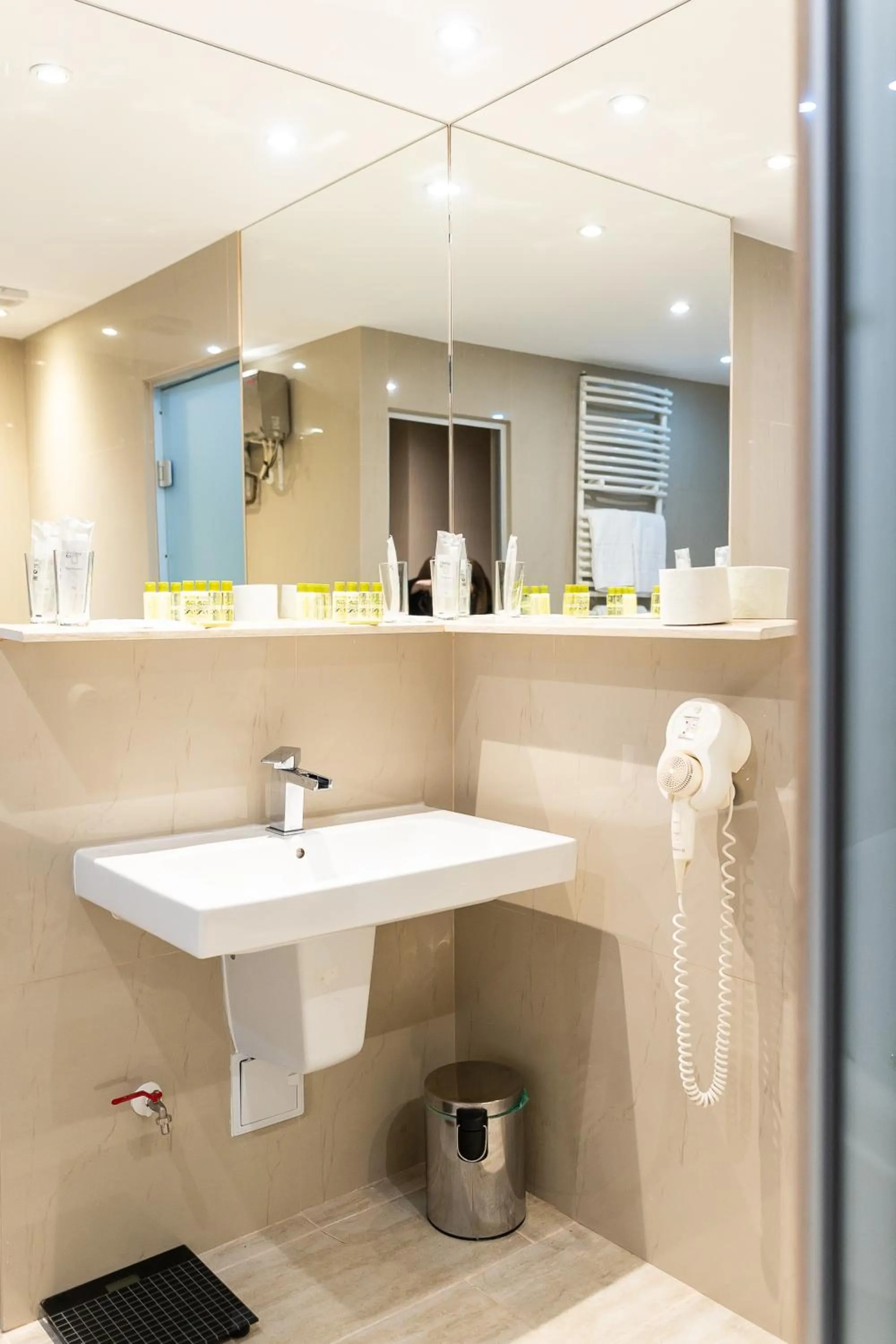 Bathroom in Hotel Christina Plus