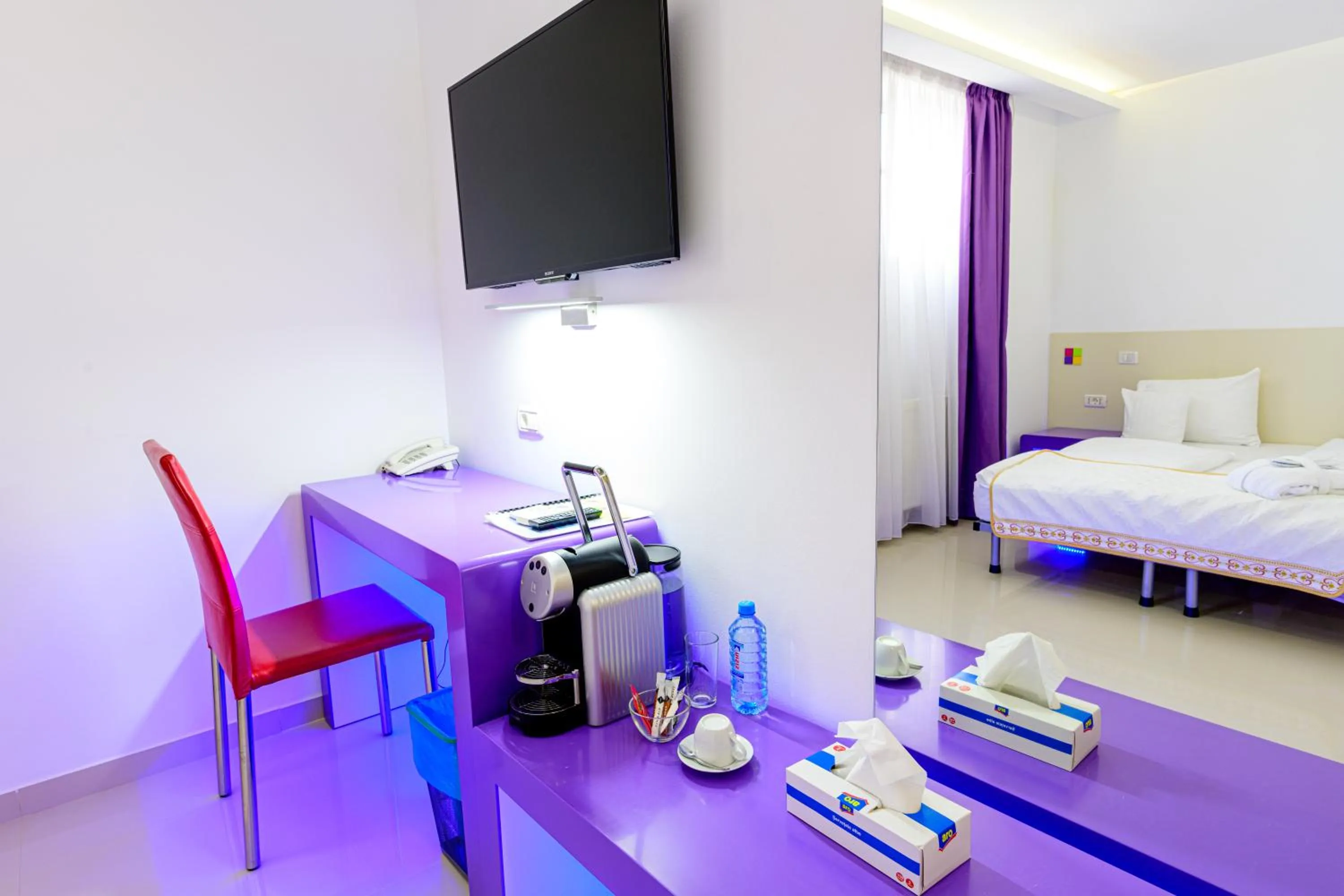 Coffee/tea facilities, Bed in Hotel Christina Plus