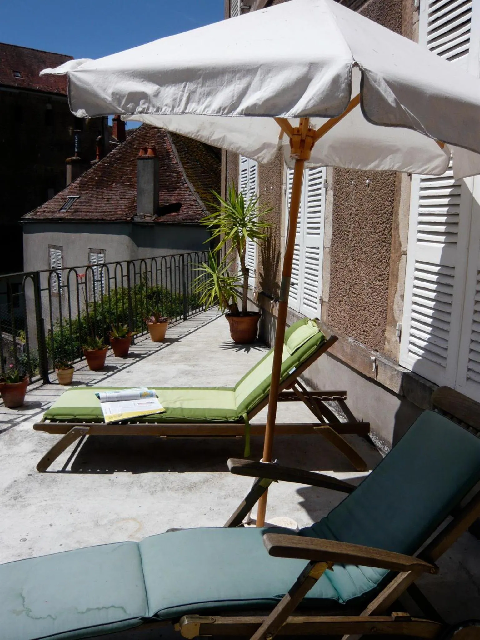 Patio in La Maison Févret
