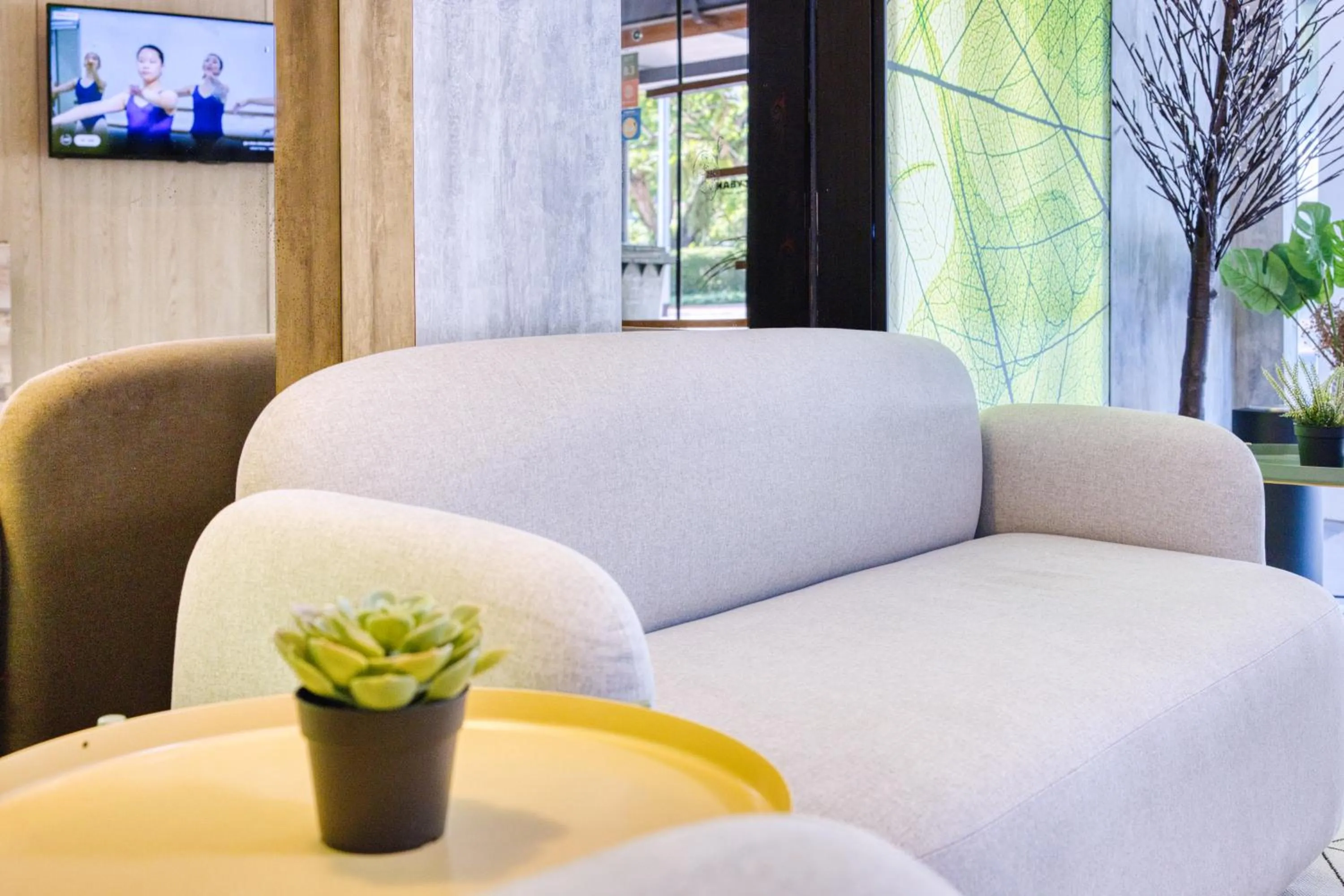 Communal lounge/ TV room in Habyt Clarke Quay