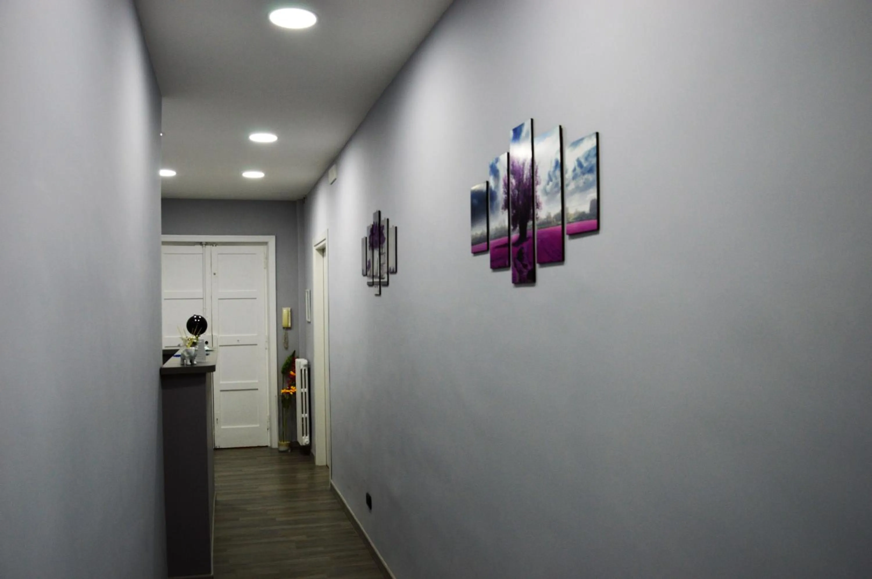 Decorative detail in Iris Inn