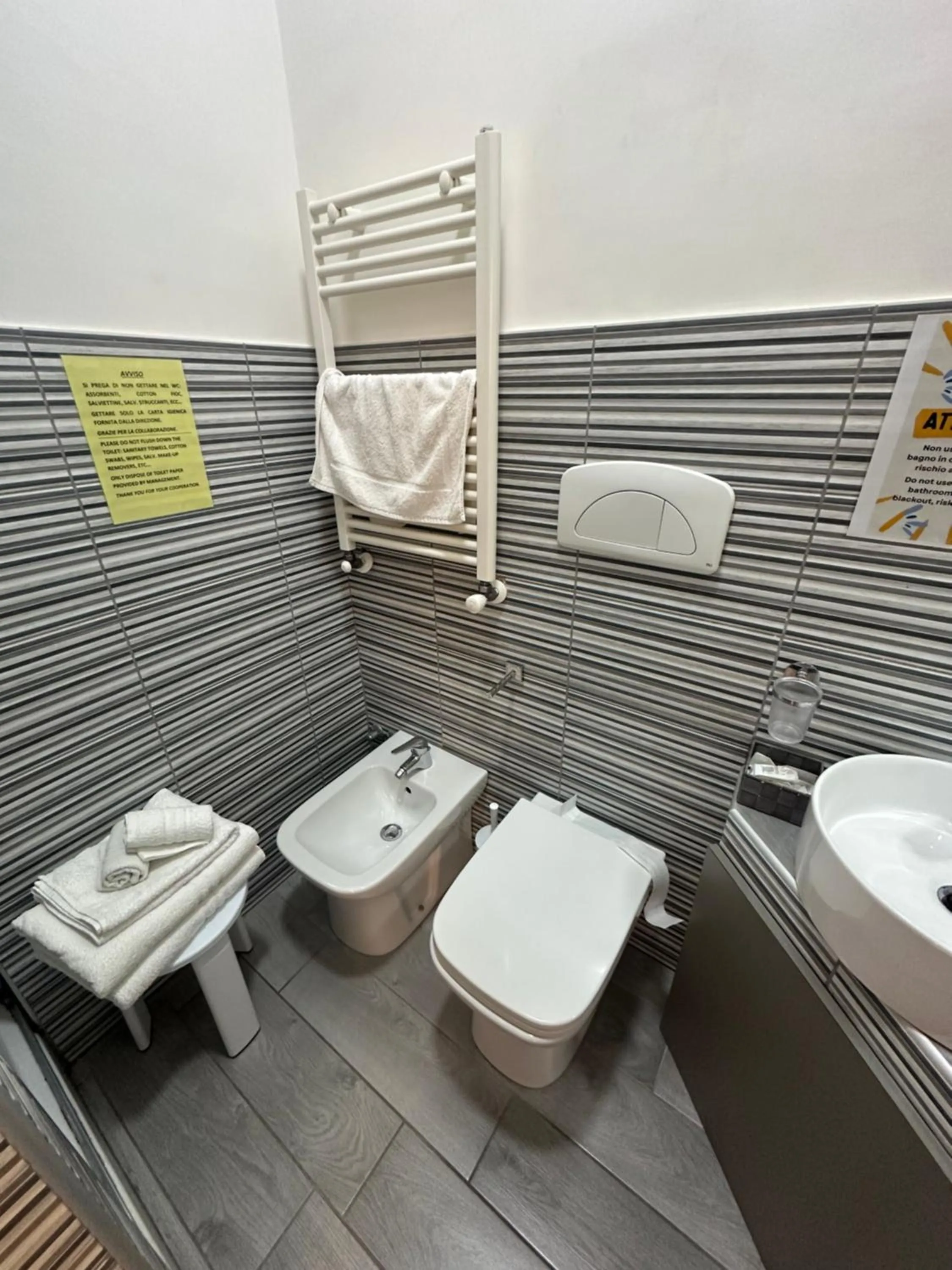 Toilet in Iris Inn