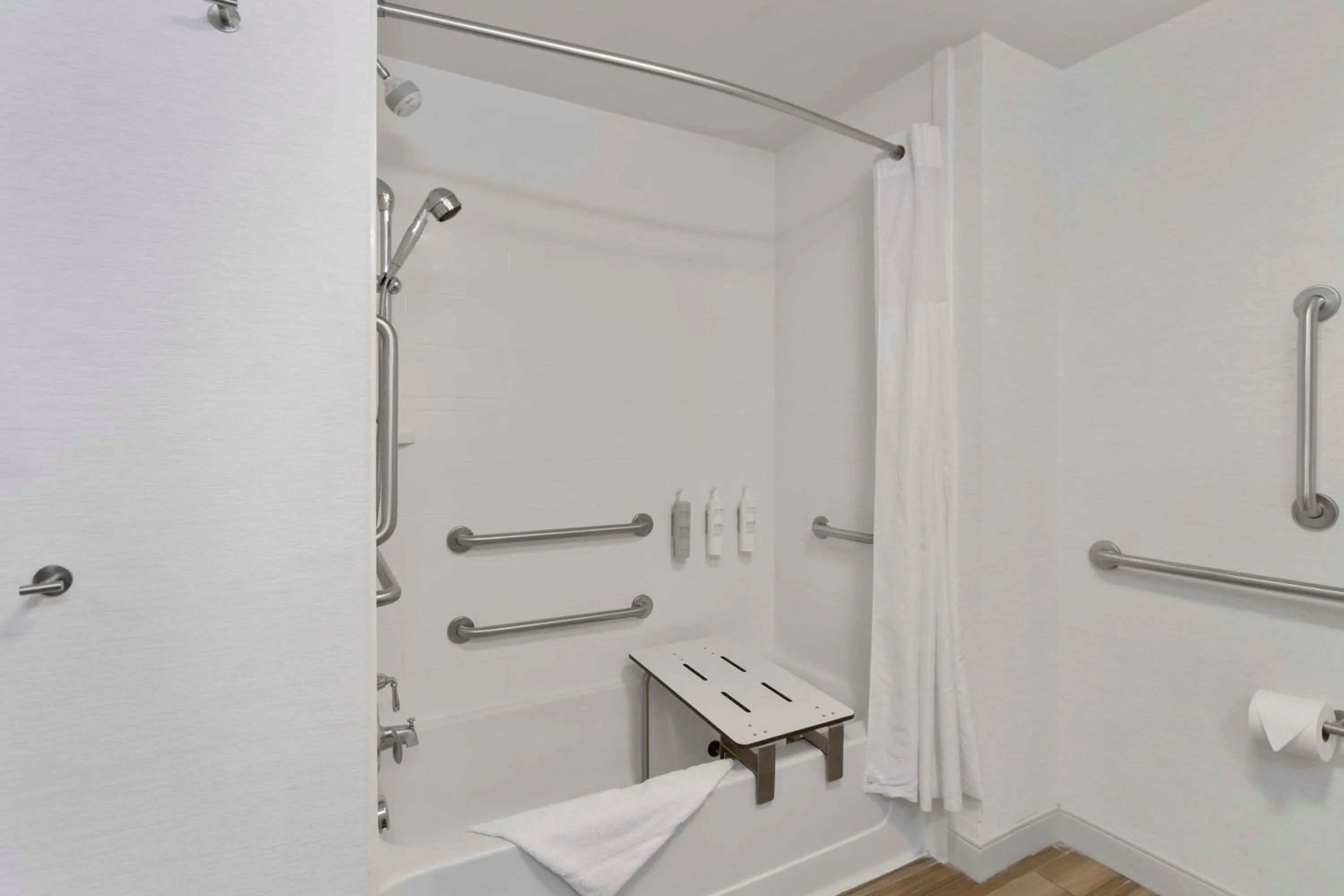 Bathroom in Hampton Inn & Suites Columbus Scioto Downs