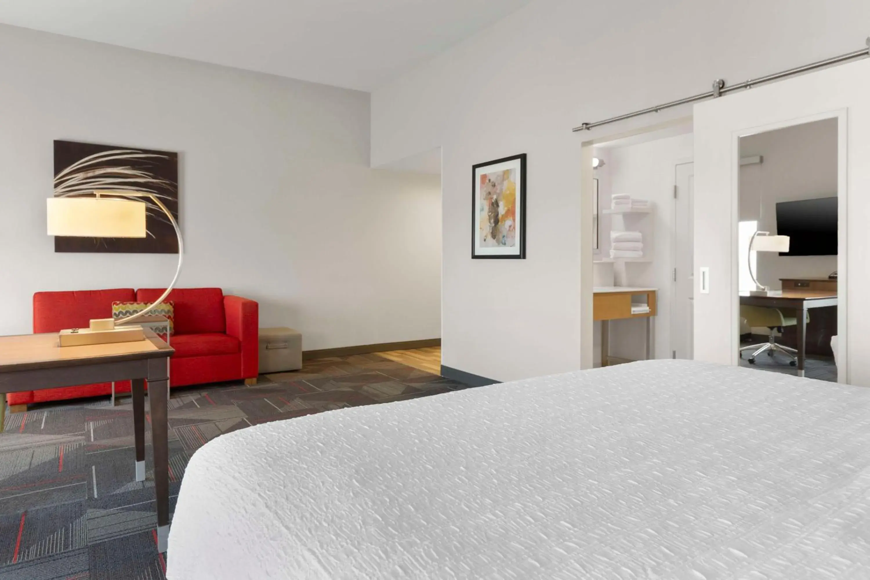 Bed in Hampton Inn & Suites Columbus Scioto Downs Bed in Hampton Inn & Suites Columbus Scioto Downs