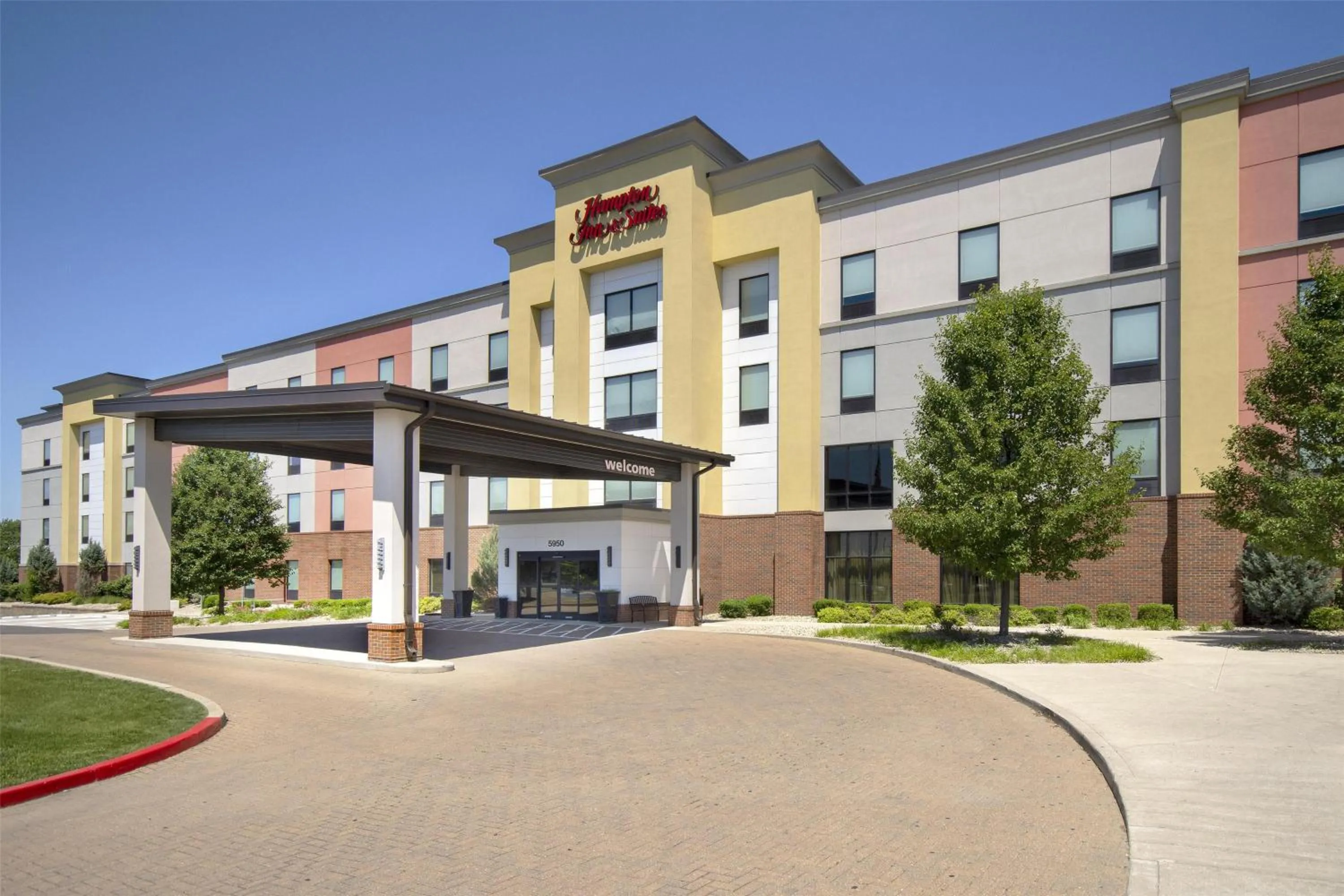 Property building in Hampton Inn & Suites Columbus Scioto Downs