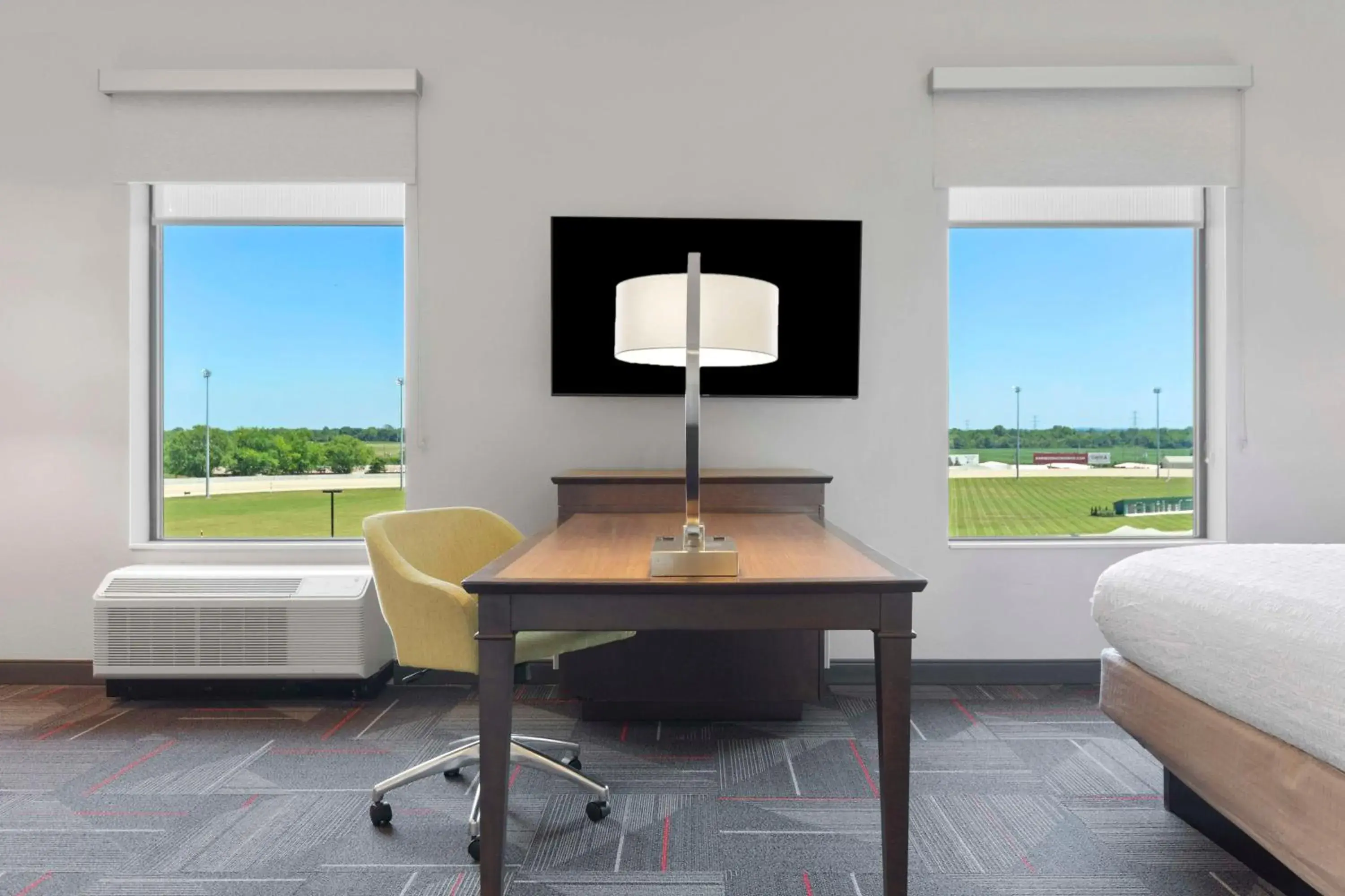 Property building in Hampton Inn & Suites Columbus Scioto Downs Property building in Hampton Inn & Suites Columbus Scioto Downs