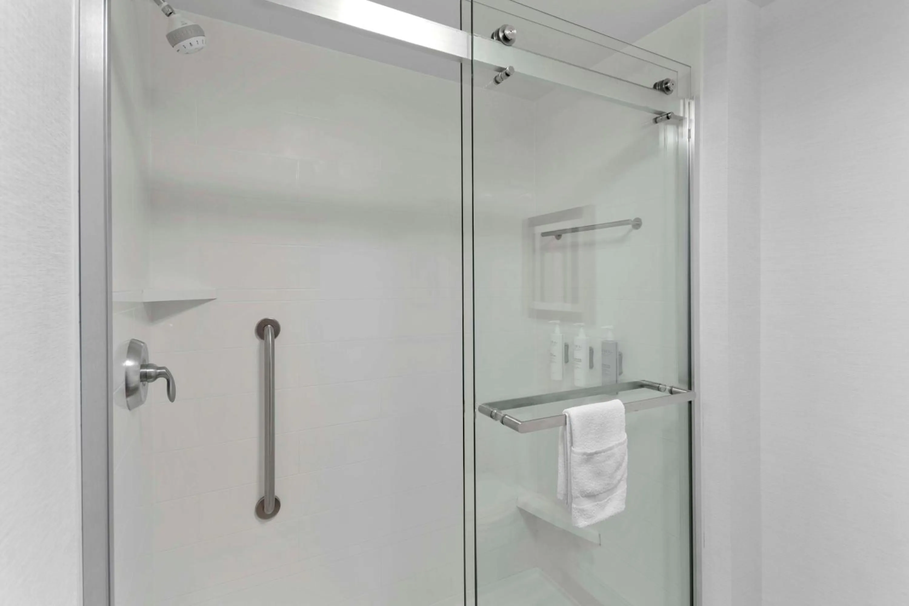 Bathroom in Hampton Inn & Suites Columbus Scioto Downs