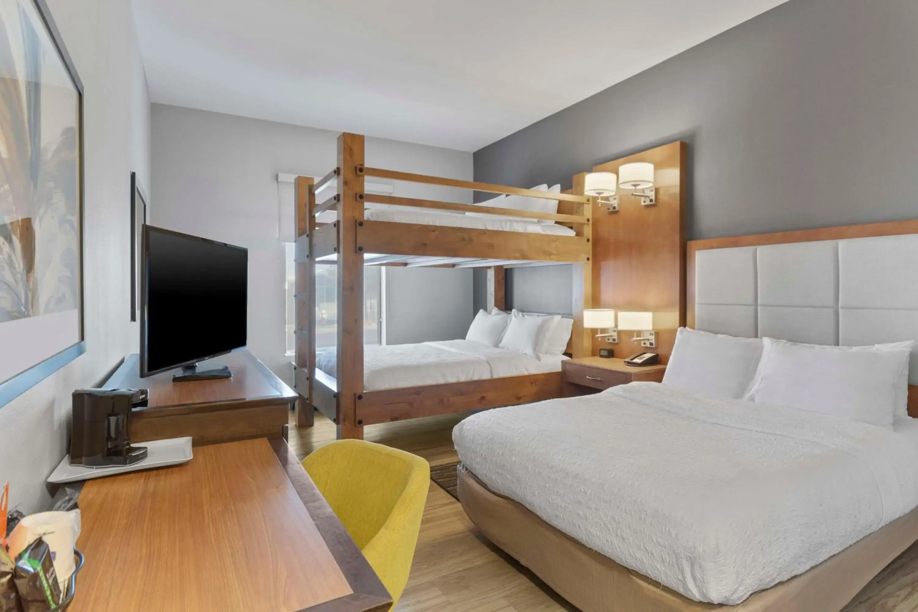 Bed in Hampton Inn & Suites Columbus Scioto Downs Bed in Hampton Inn & Suites Columbus Scioto Downs