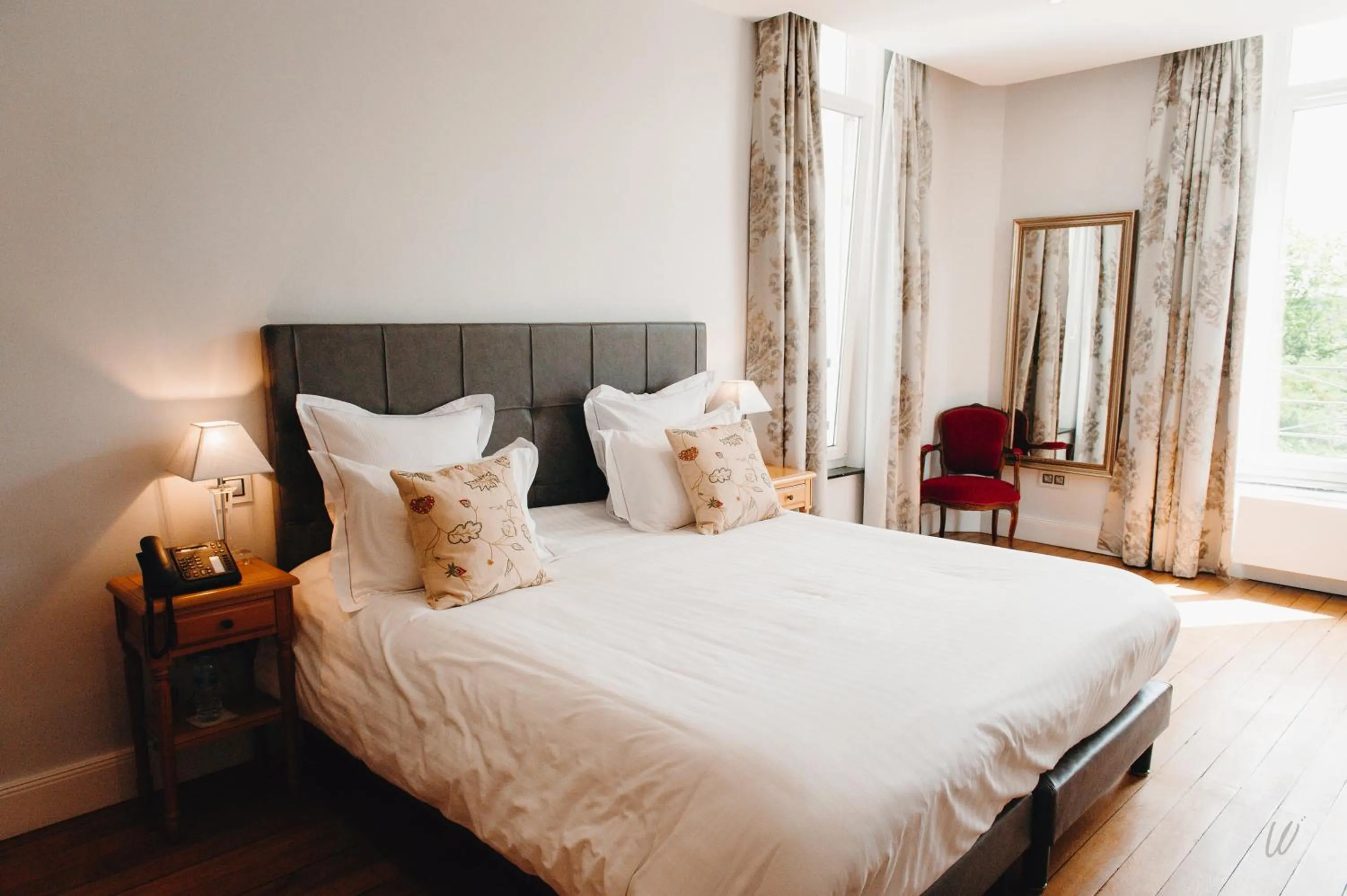 Bed in Hôtel Château de la Marlière