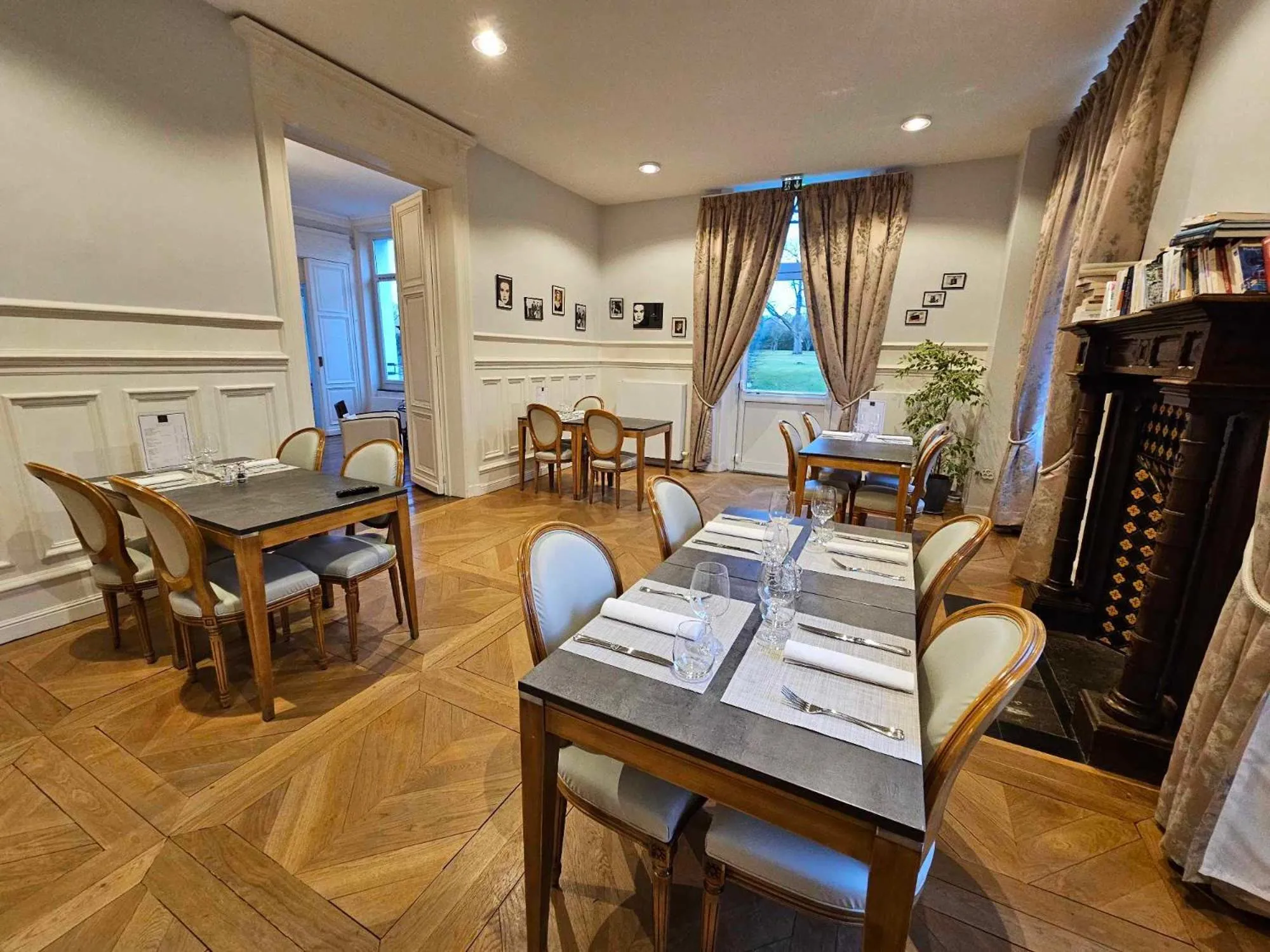 Dining area in Hôtel Château de la Marlière