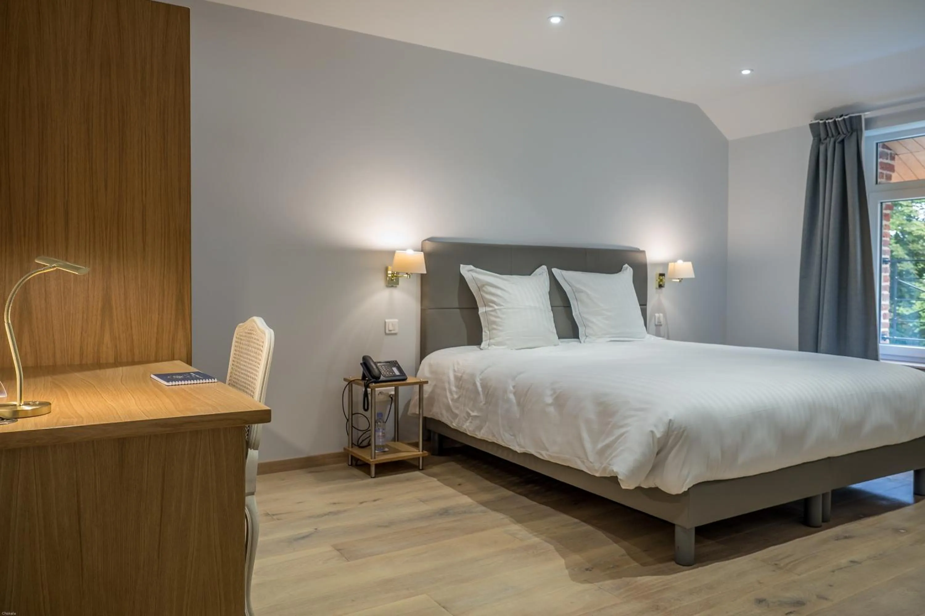 Bed in Hôtel Château de la Marlière