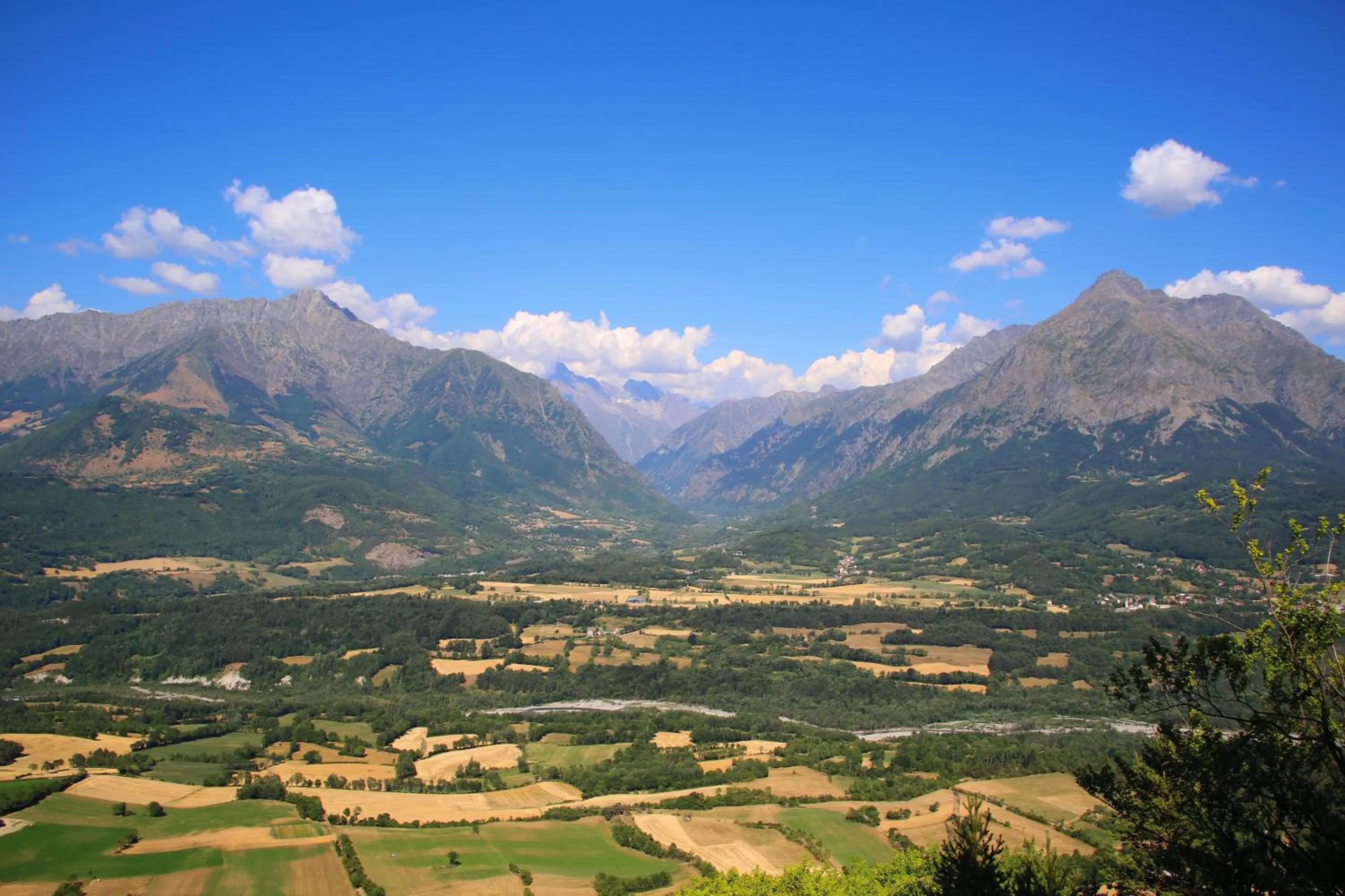 Natural landscape in Les Clarines Perceneige - Chambre d'Hôtes Vue Sur Montagne & SPA