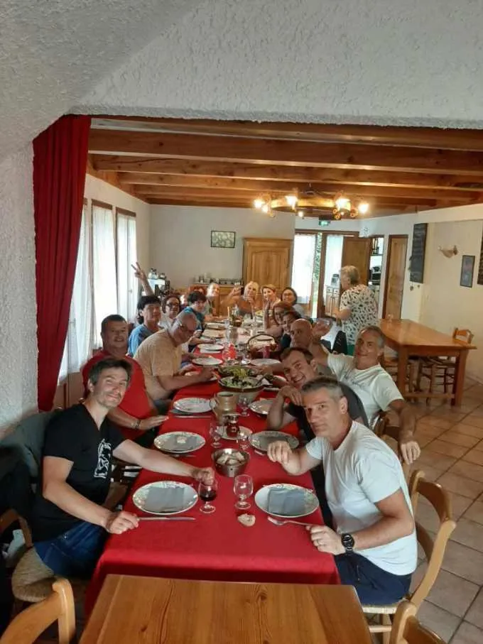 Restaurant/places to eat in Les Clarines Perceneige - Chambre d'Hôtes Vue Sur Montagne & SPA